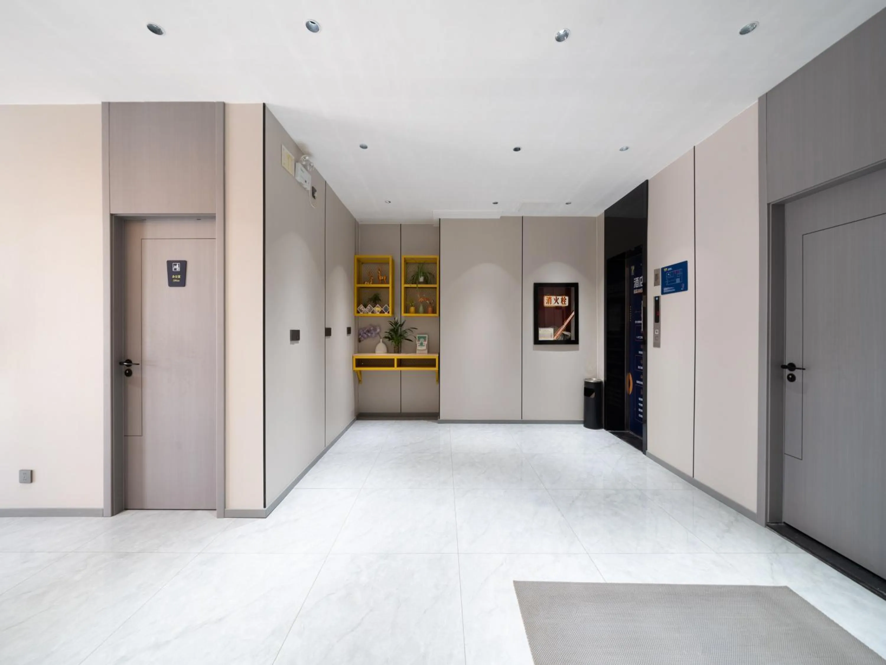 elevator in 7Days Inn Railway Station Xi'an Wulukou Subway Station