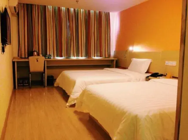 Bedroom, Bed in 7Days Inn Xi'an North Street Subway Station Lianhu Park Bedroom, Bed in 7Days Inn Xi'an North Street Subway Station Lianhu Park
