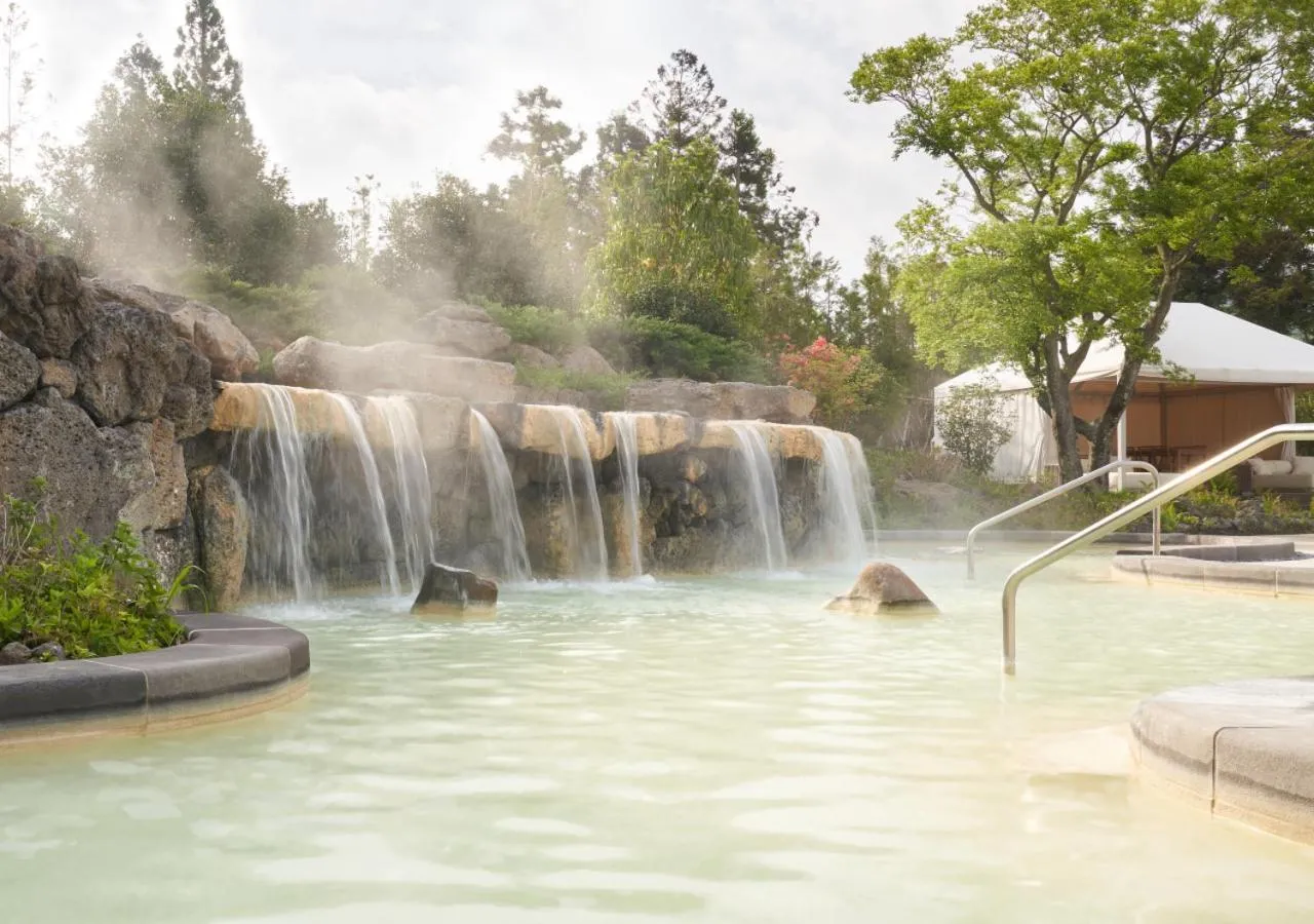 Hot Spring Bath in Starville