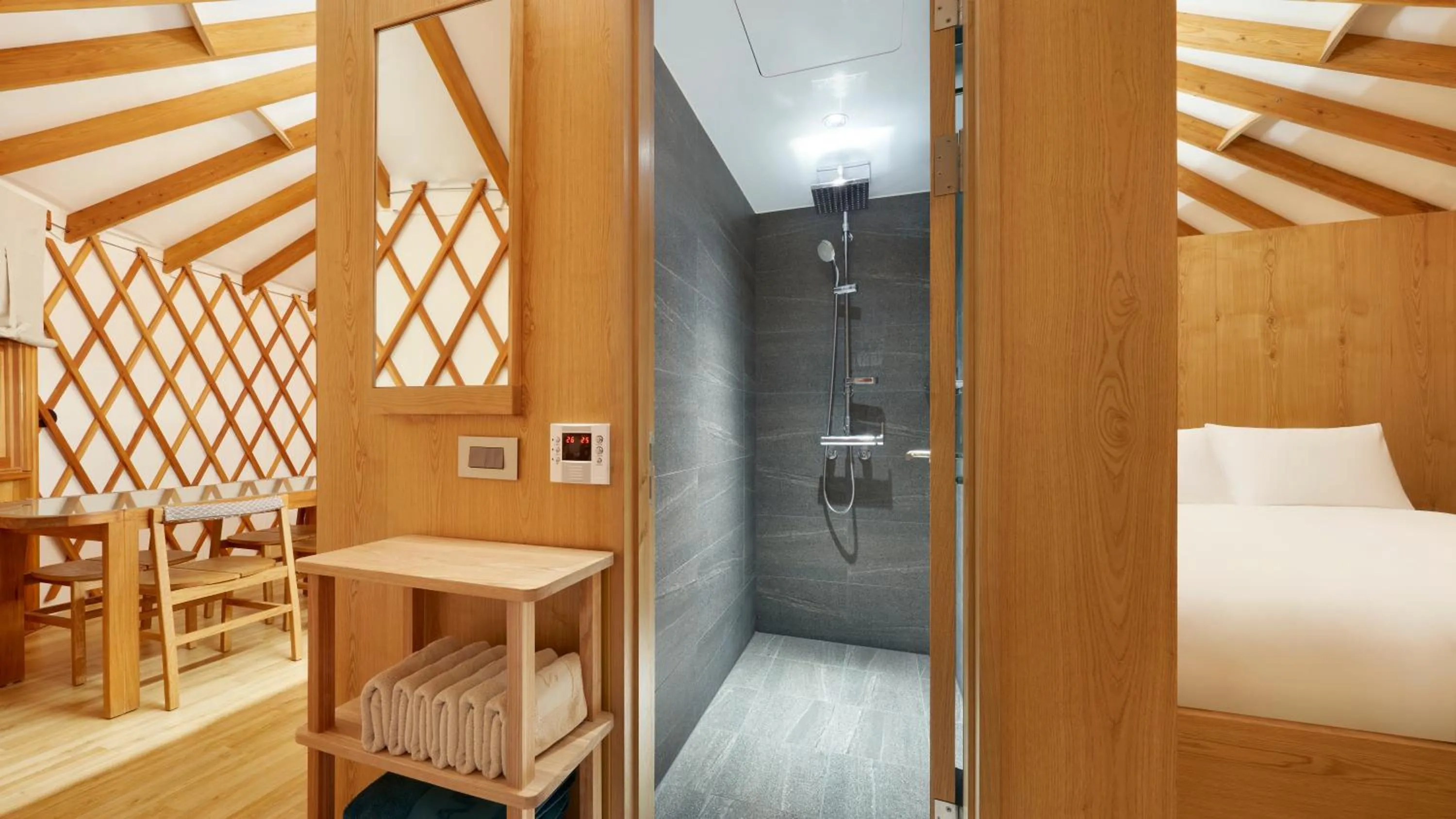 Shower, Bed in Starville