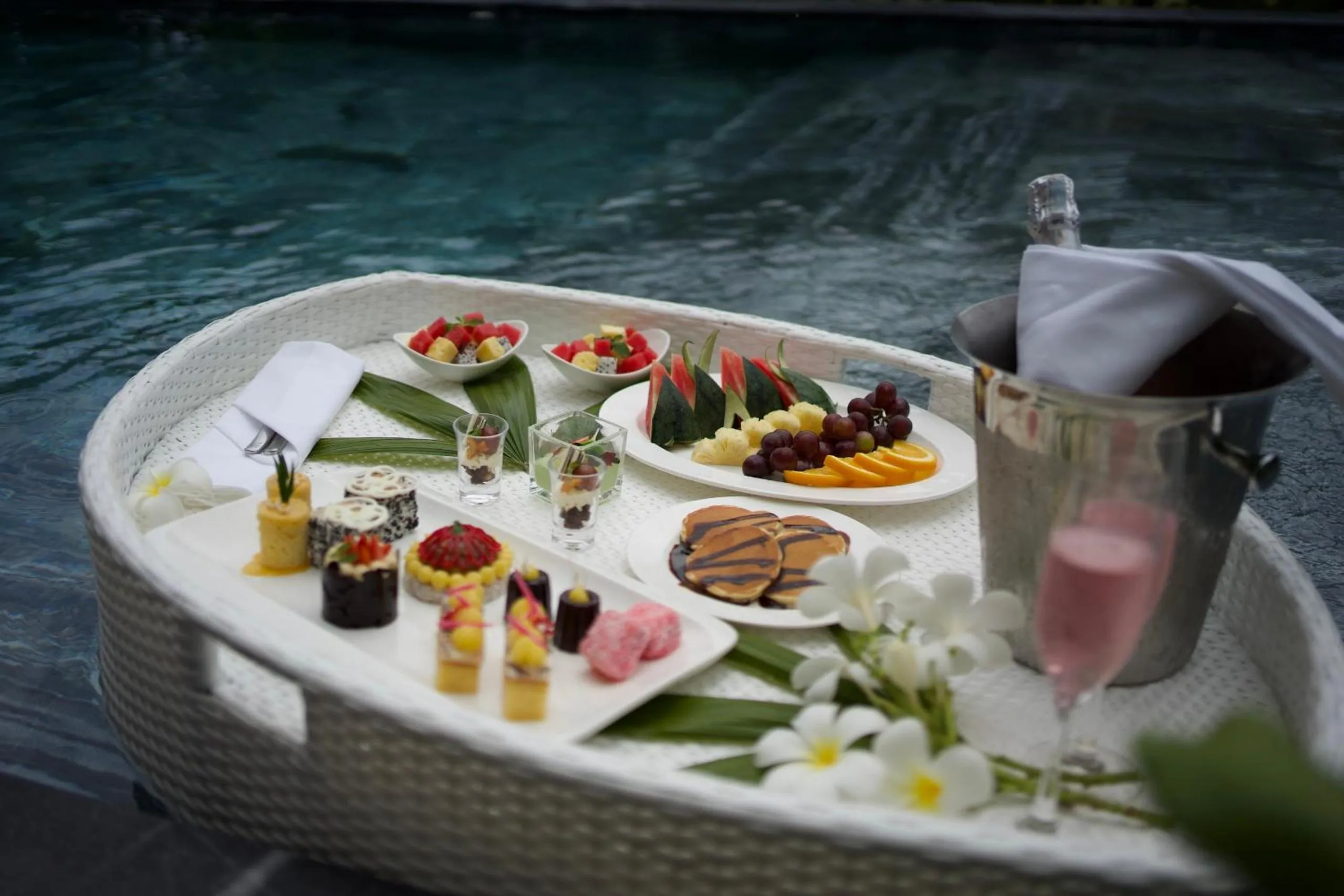 Food and drinks in Seascape Villas In Long Beach Cam Ranh