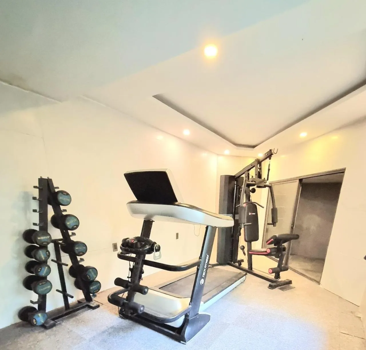 Fitness centre/facilities in Tokyo Boutique Front Beach Hotel