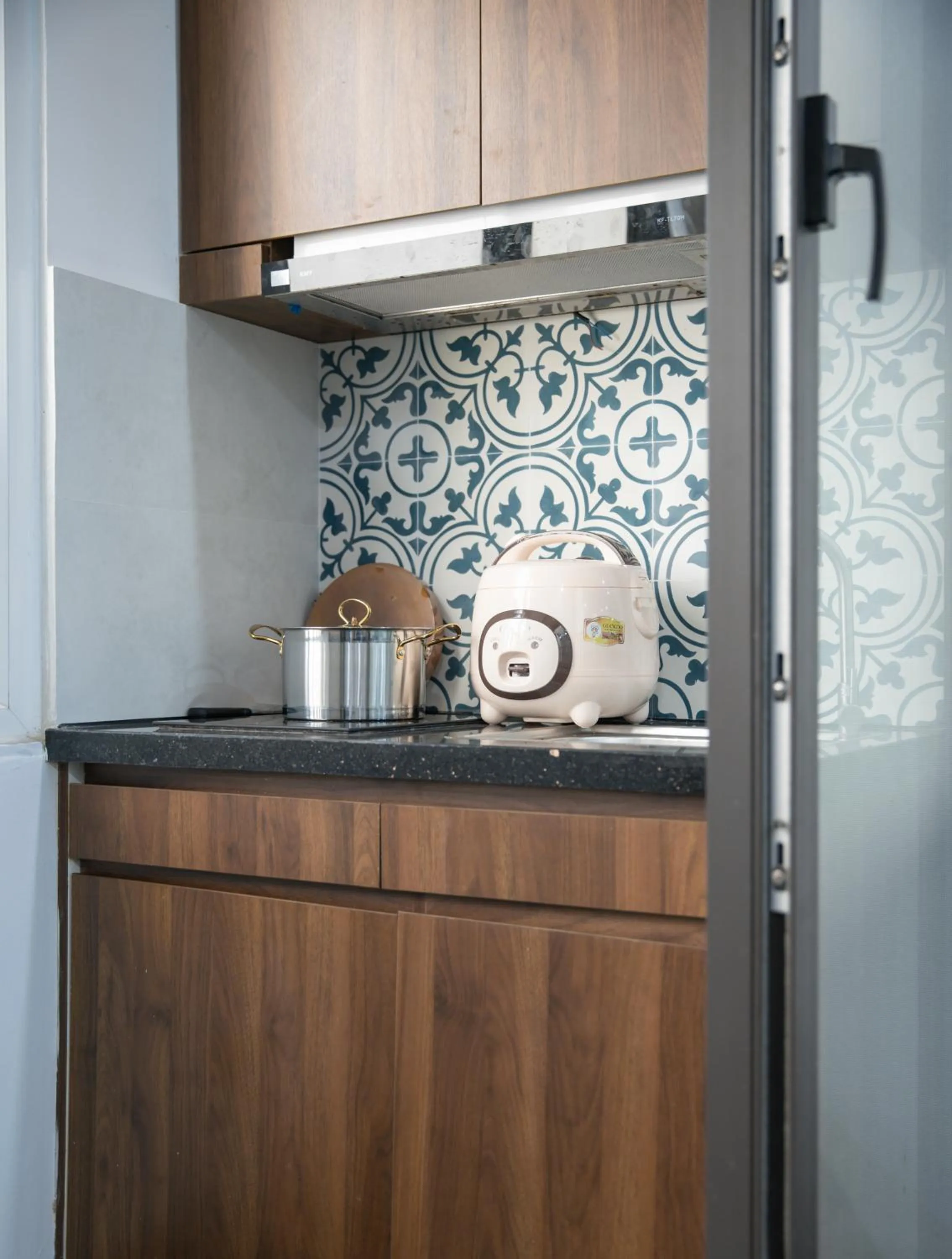 stove in Tokyo Boutique Front Beach Hotel