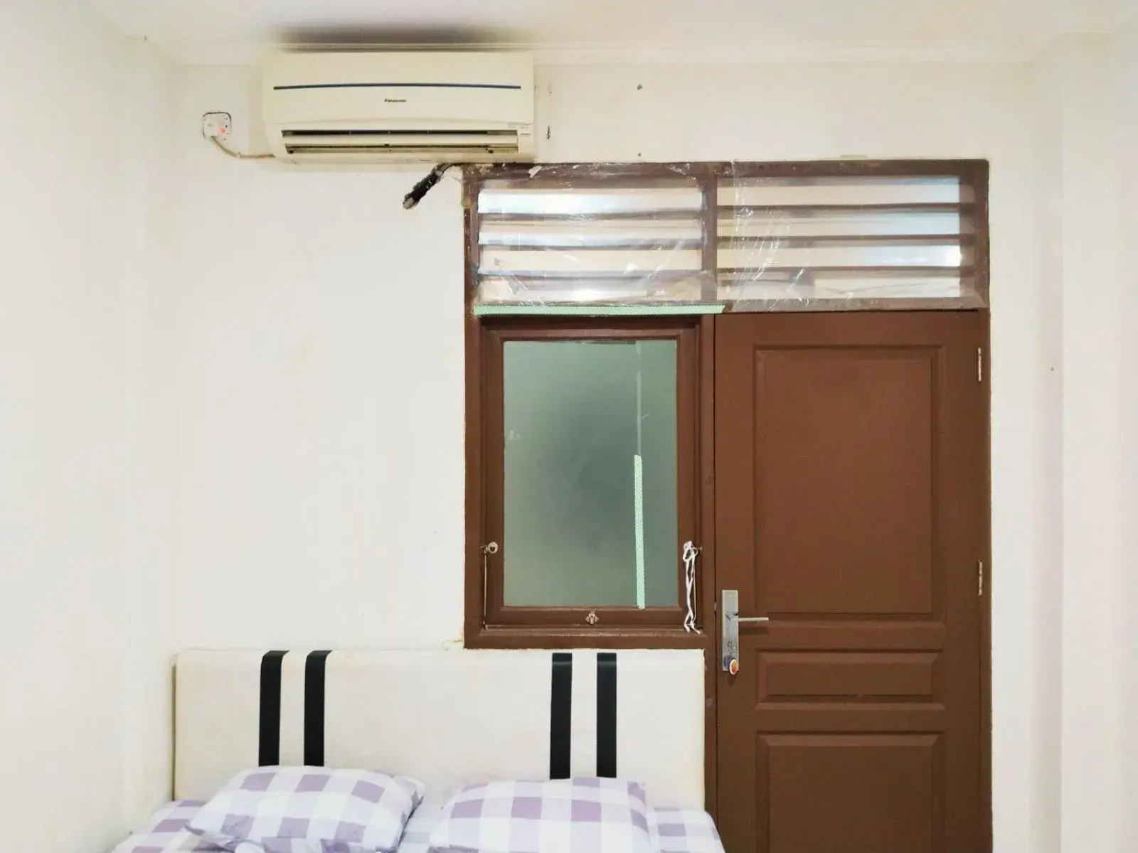 Bed in Roemah Djatinegara Bed in Roemah Djatinegara