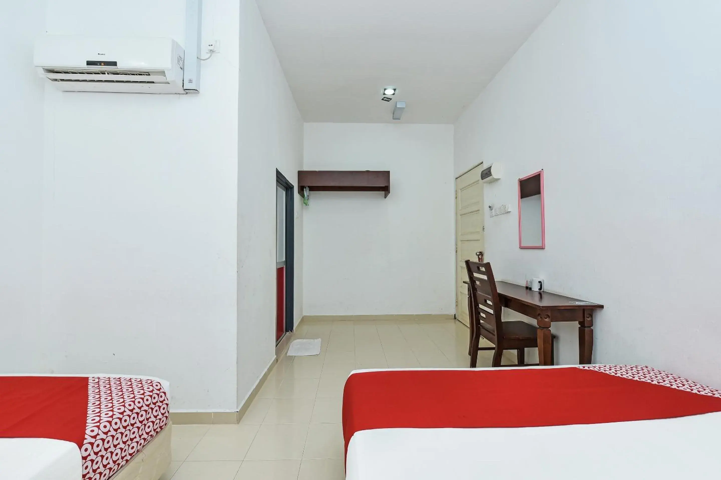 Bedroom in Hotel O Senyum Inn Bedroom in Hotel O Senyum Inn