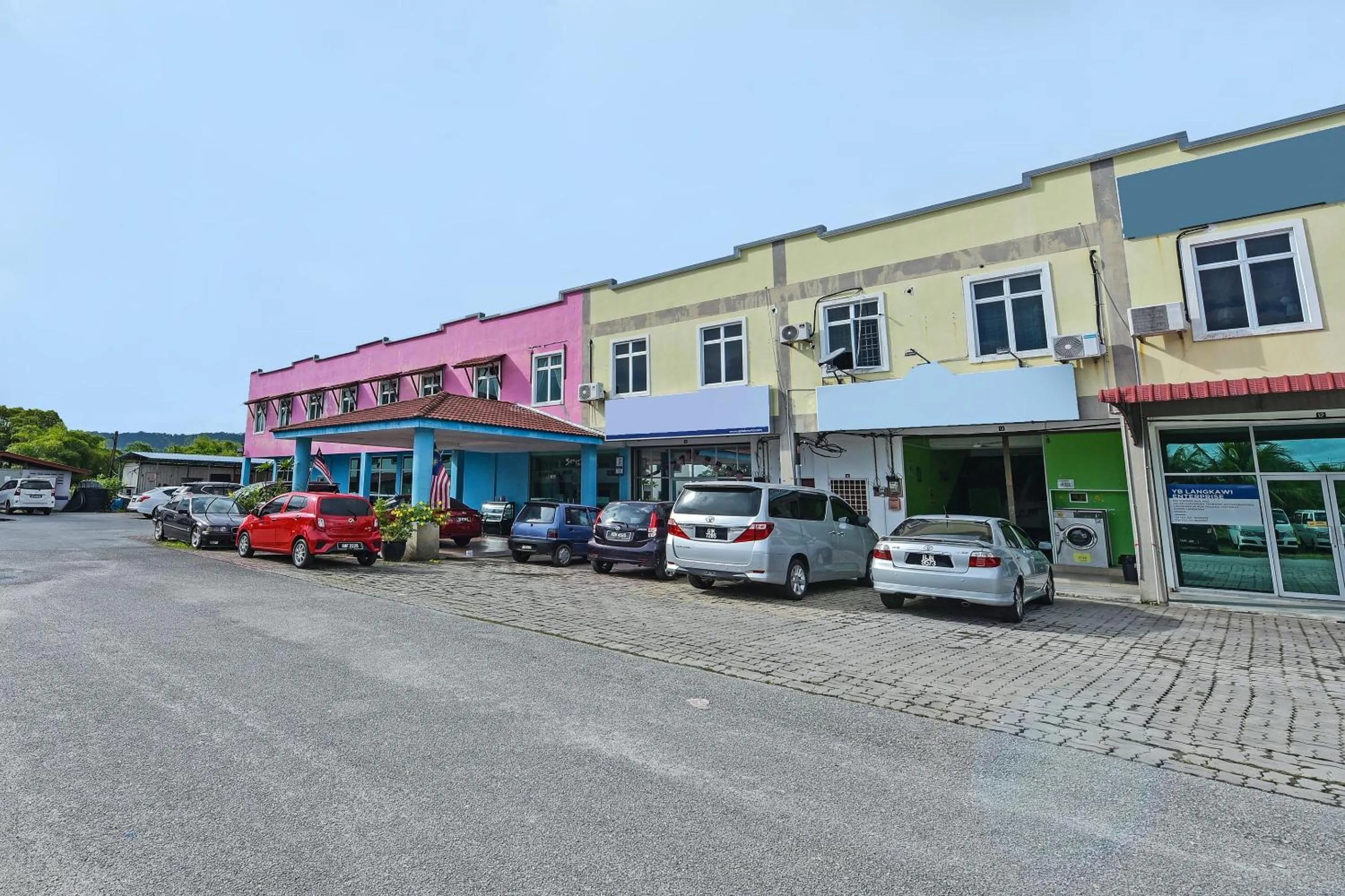 Facade/entrance in Hotel O Senyum Inn