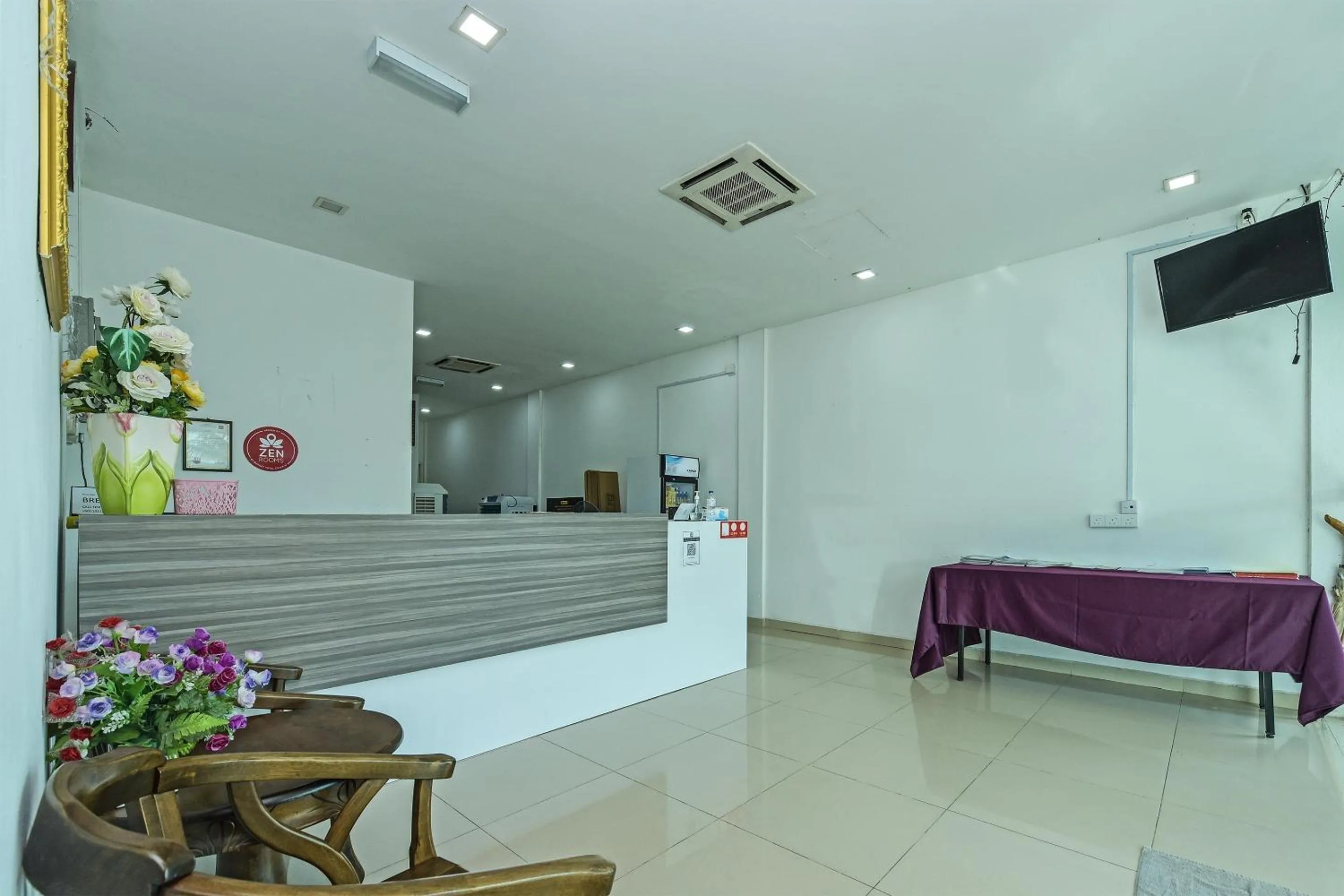 Lobby or reception in Hotel O Senyum Inn