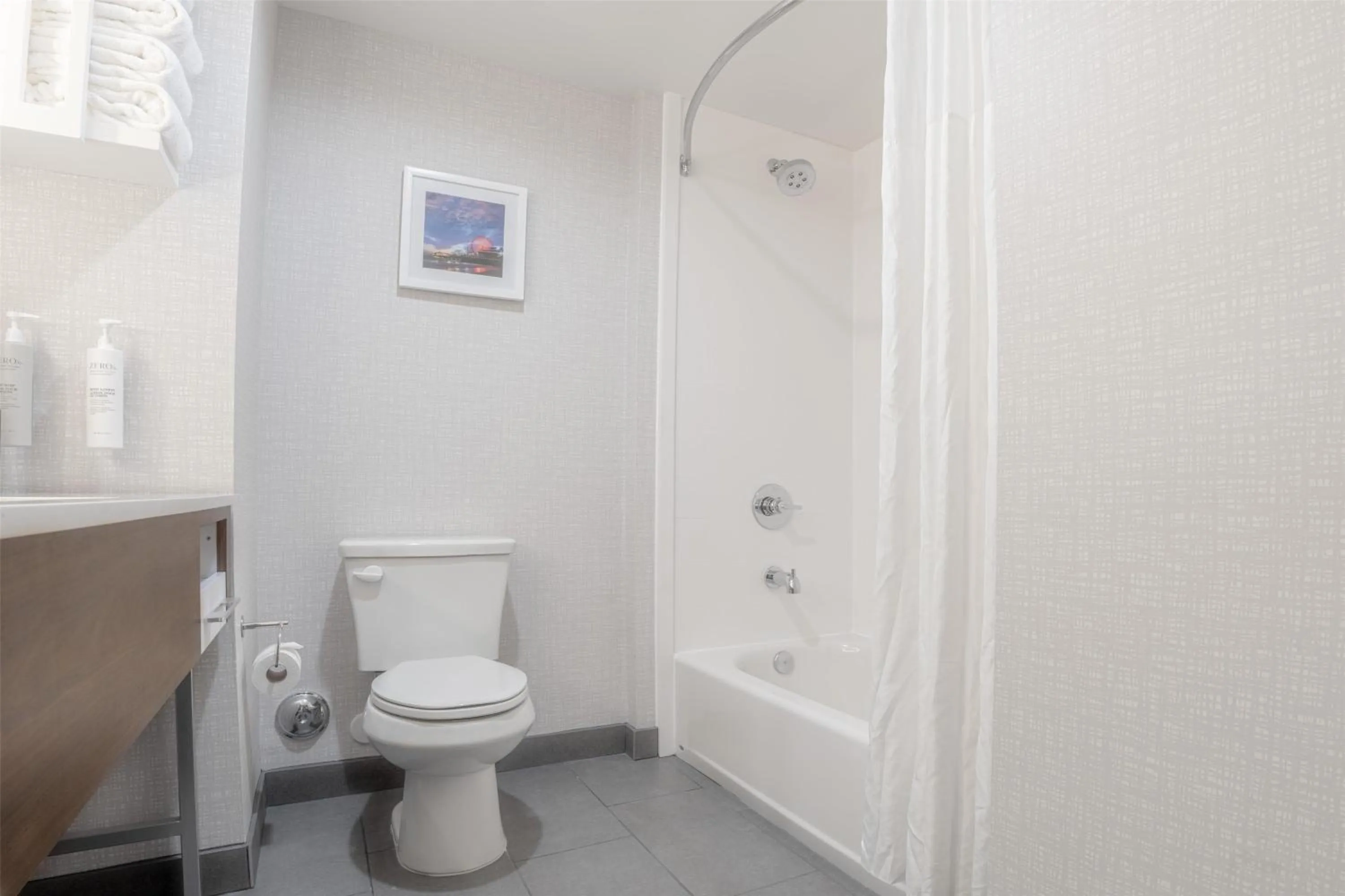 Bathroom in Hampton Inn By Hilton Santa Clarita-Valencia