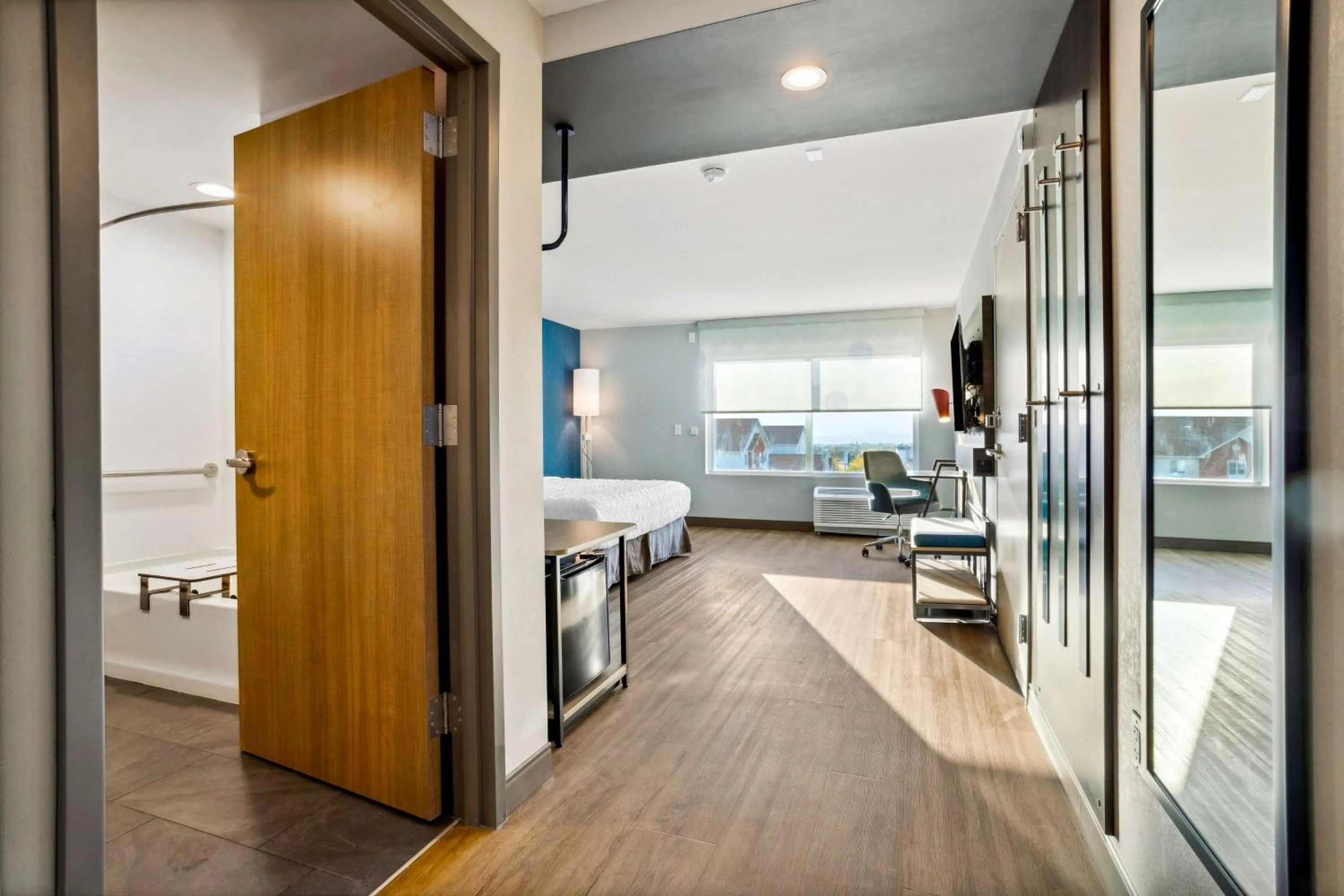 Bathroom, Bed in Tru By Hilton Colorado Springs Airport