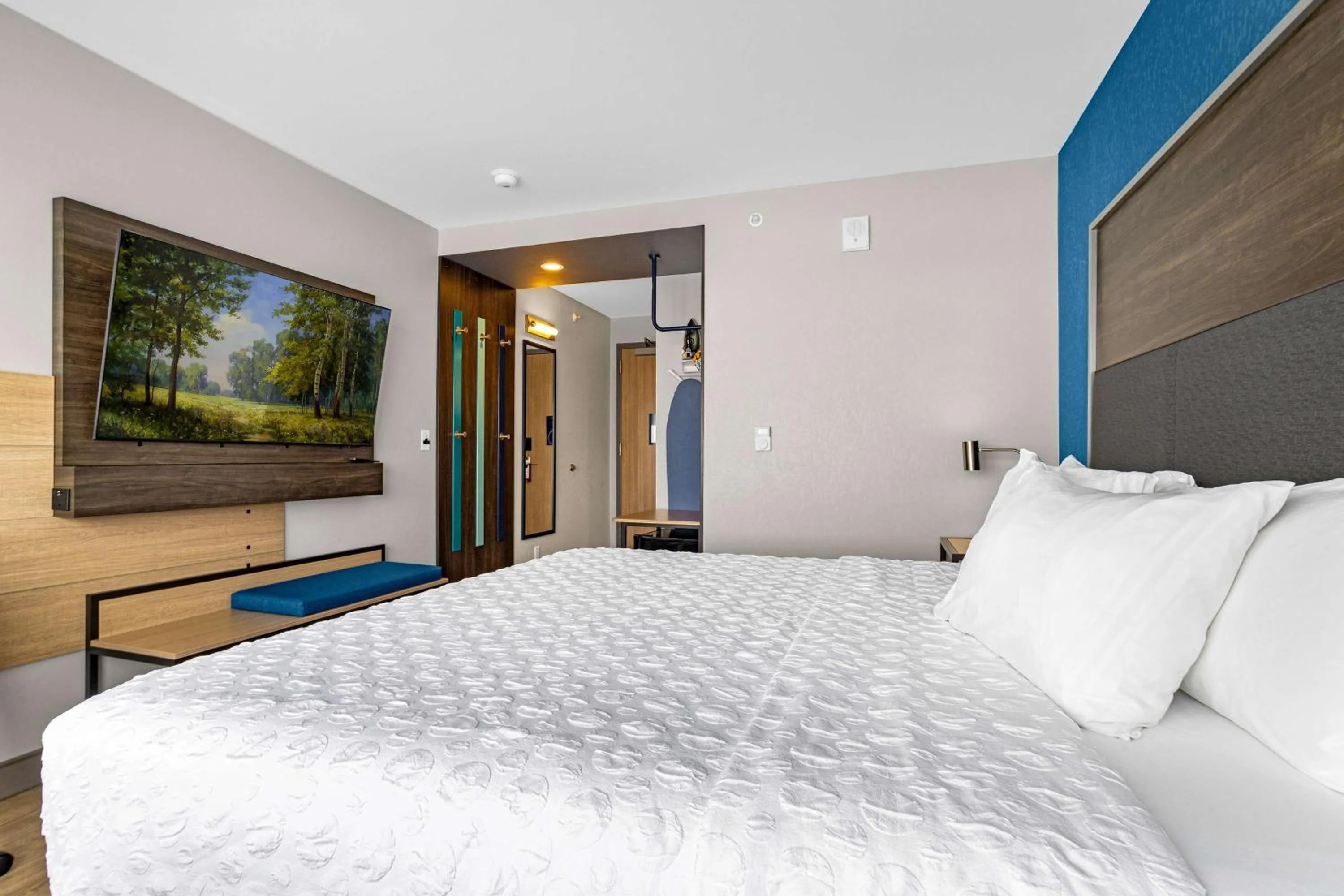 Bed in Tru By Hilton Colorado Springs Airport