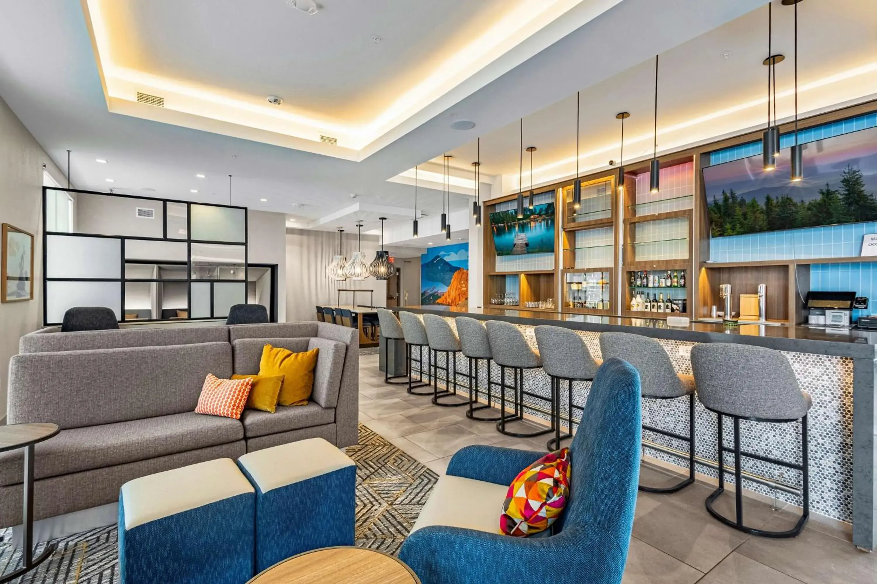 Lounge or bar in Tru By Hilton Colorado Springs Airport Lounge or bar in Tru By Hilton Colorado Springs Airport