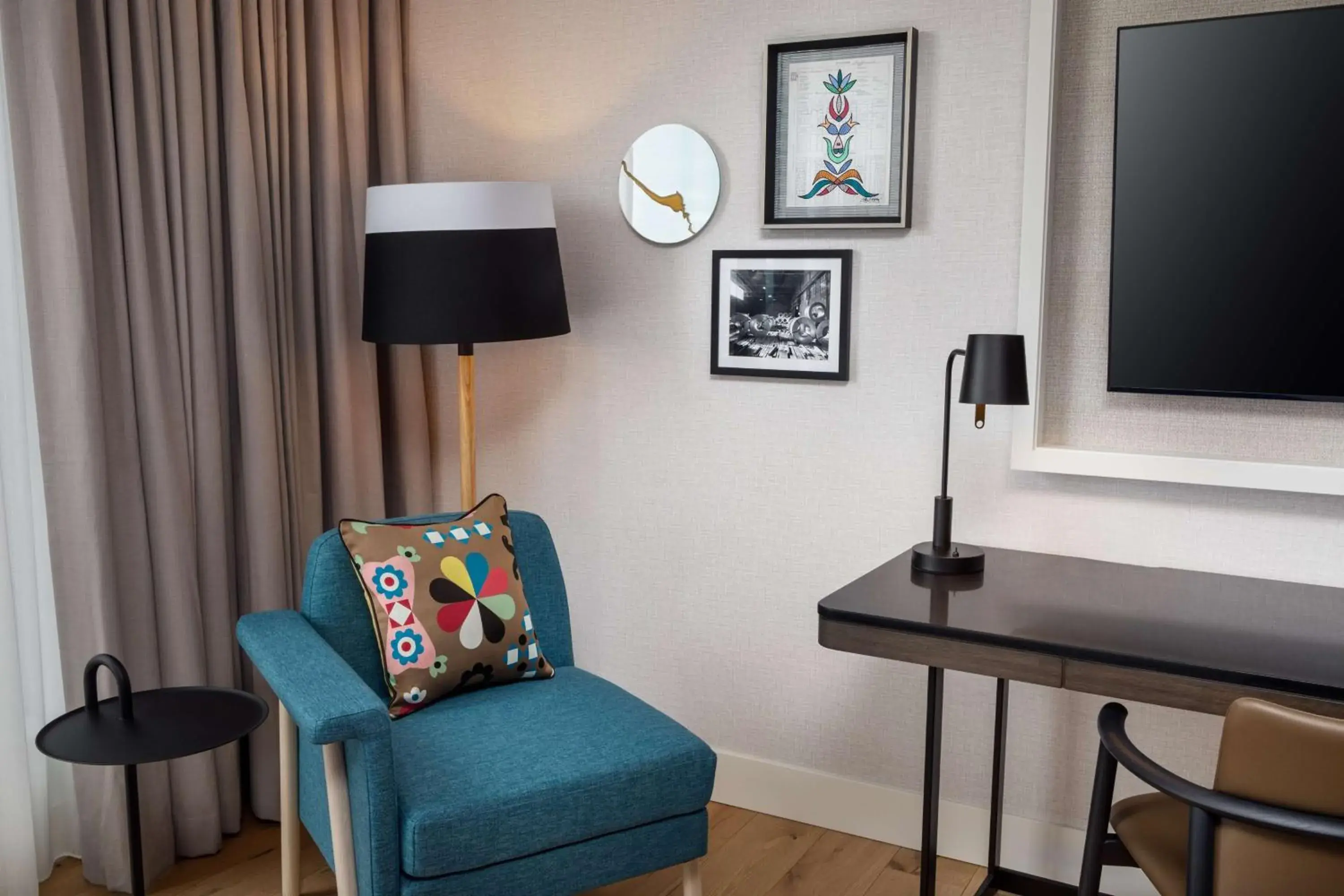 One-Bedroom King Suite with Balcony and Park View in Canopy By Hilton Sioux Falls Downtown One-Bedroom King Suite with Balcony and Park View in Canopy By Hilton Sioux Falls Downtown