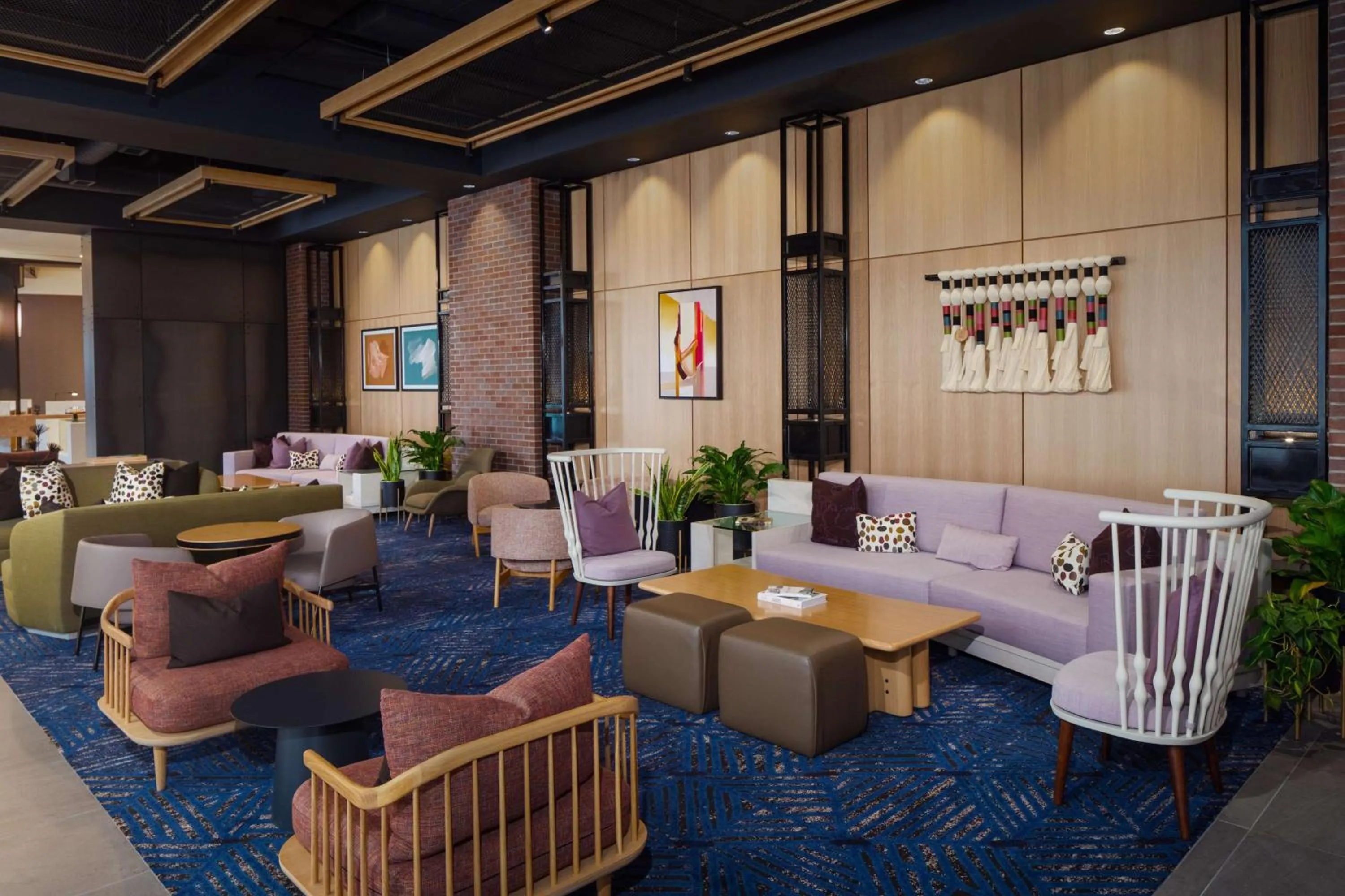 Lounge or bar in Canopy By Hilton Sioux Falls Downtown