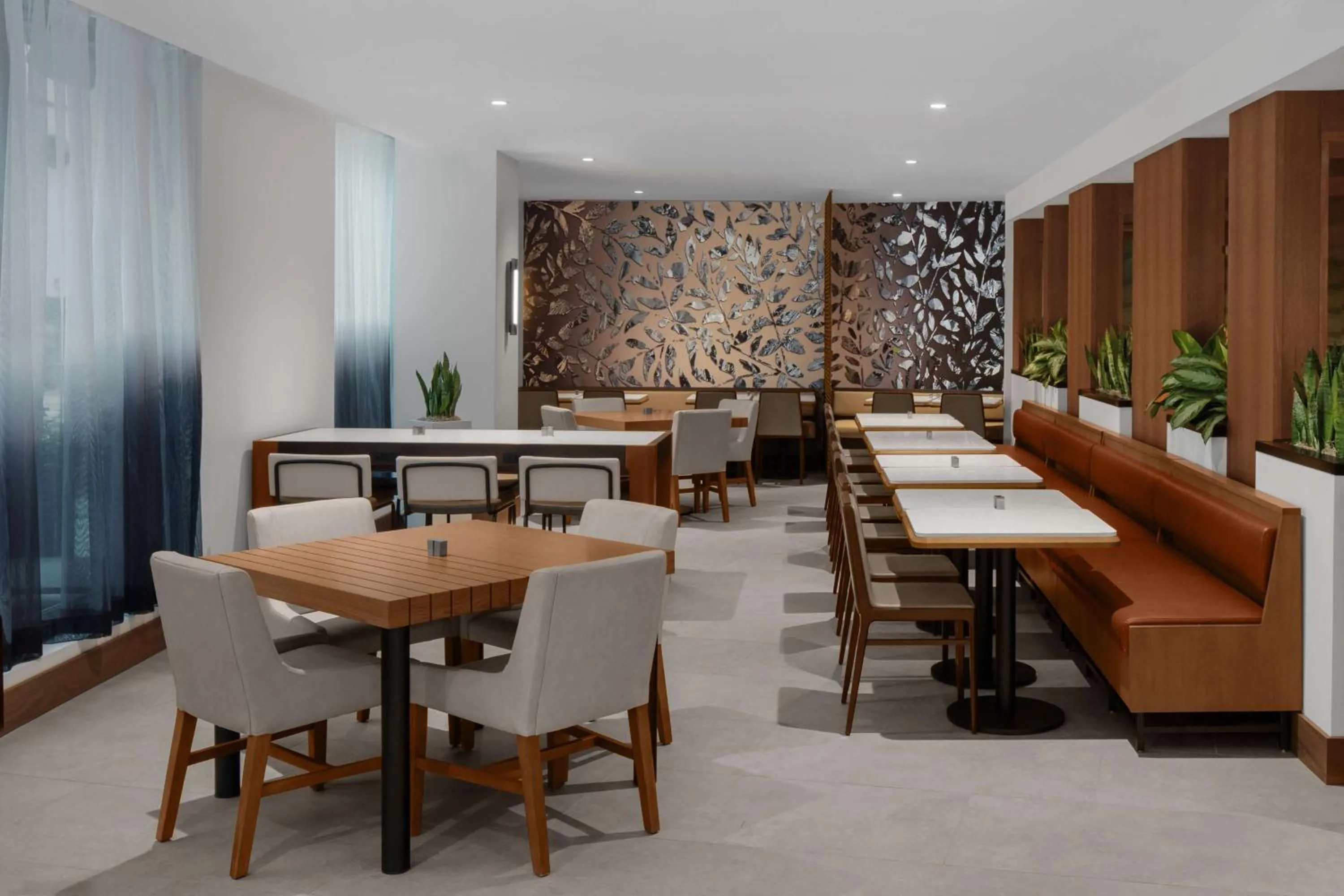 Restaurant/places to eat in Embassy Suites By Hilton Madison Downtown