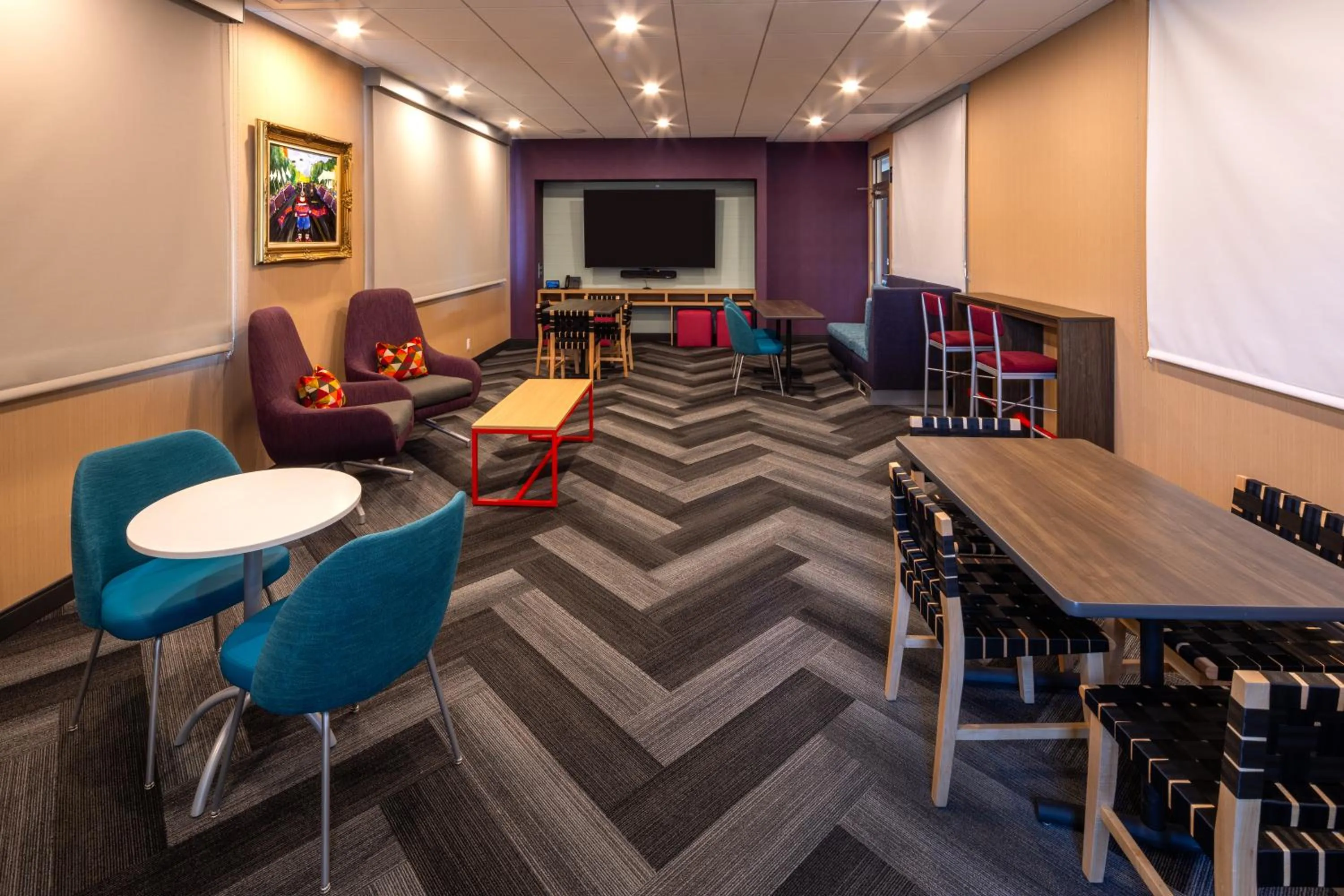 Communal lounge/ TV room in Tru By Hilton Yakima Airport