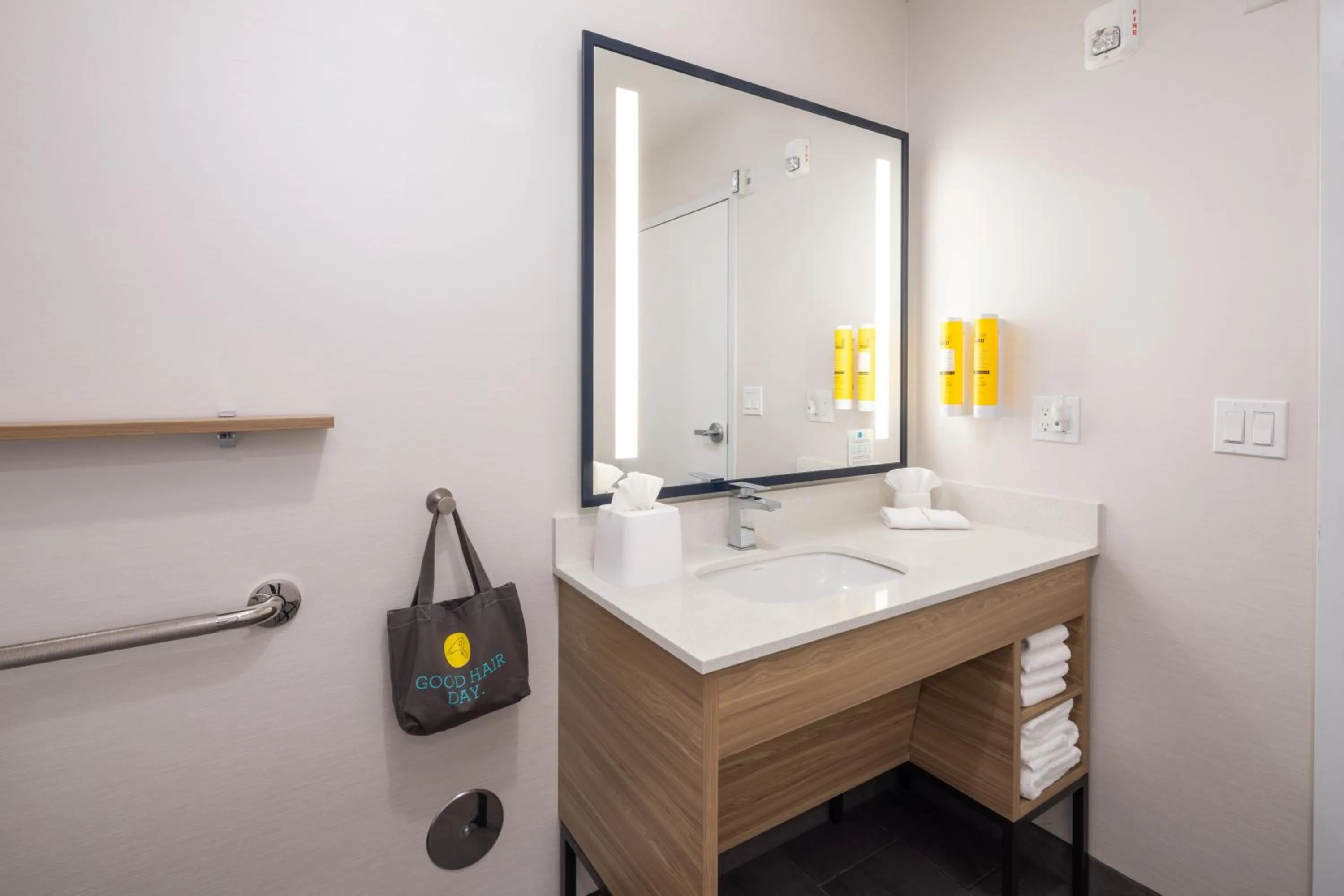 Bathroom in Tru By Hilton Yakima Airport