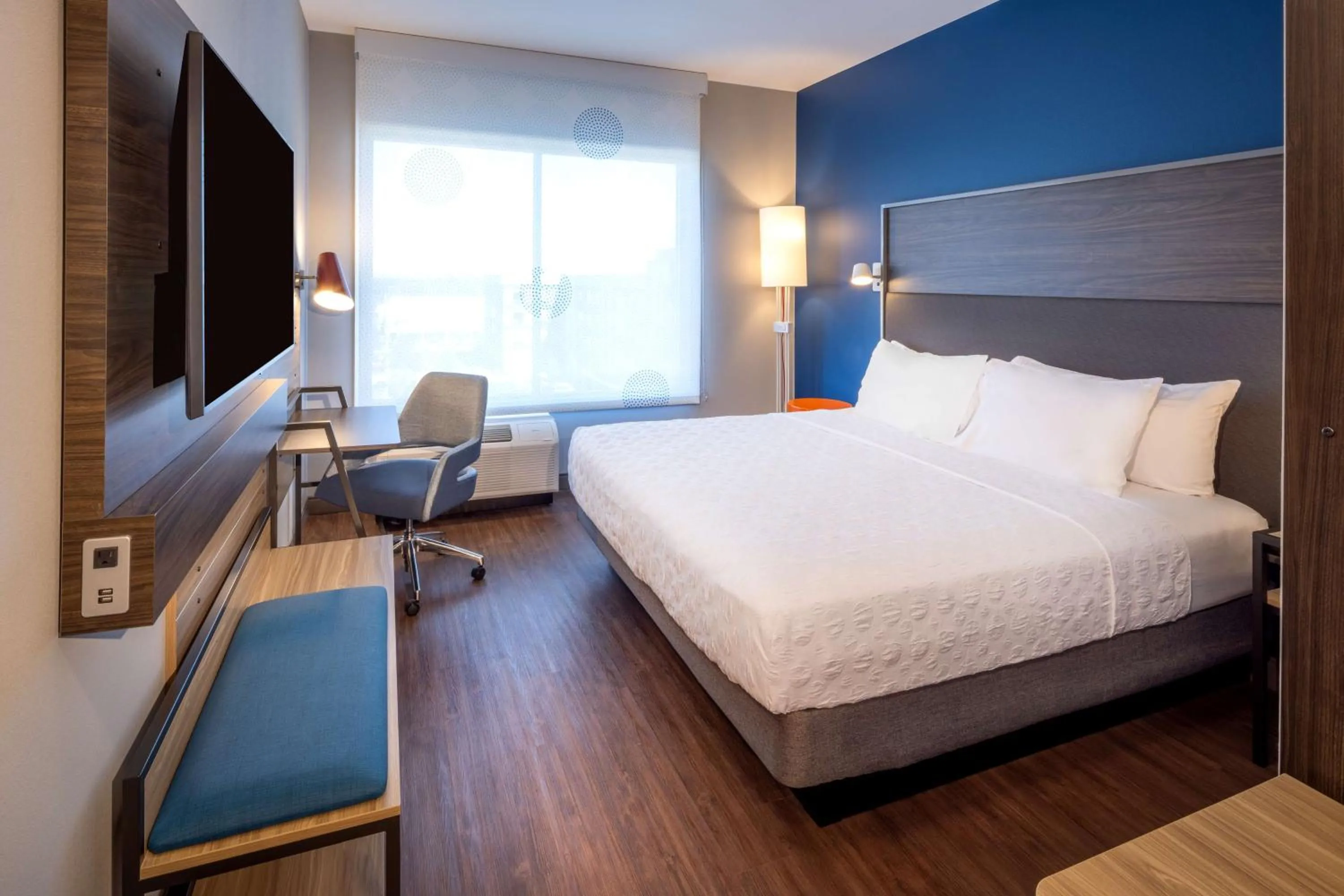 Bedroom, Bed in Tru By Hilton Yakima Airport