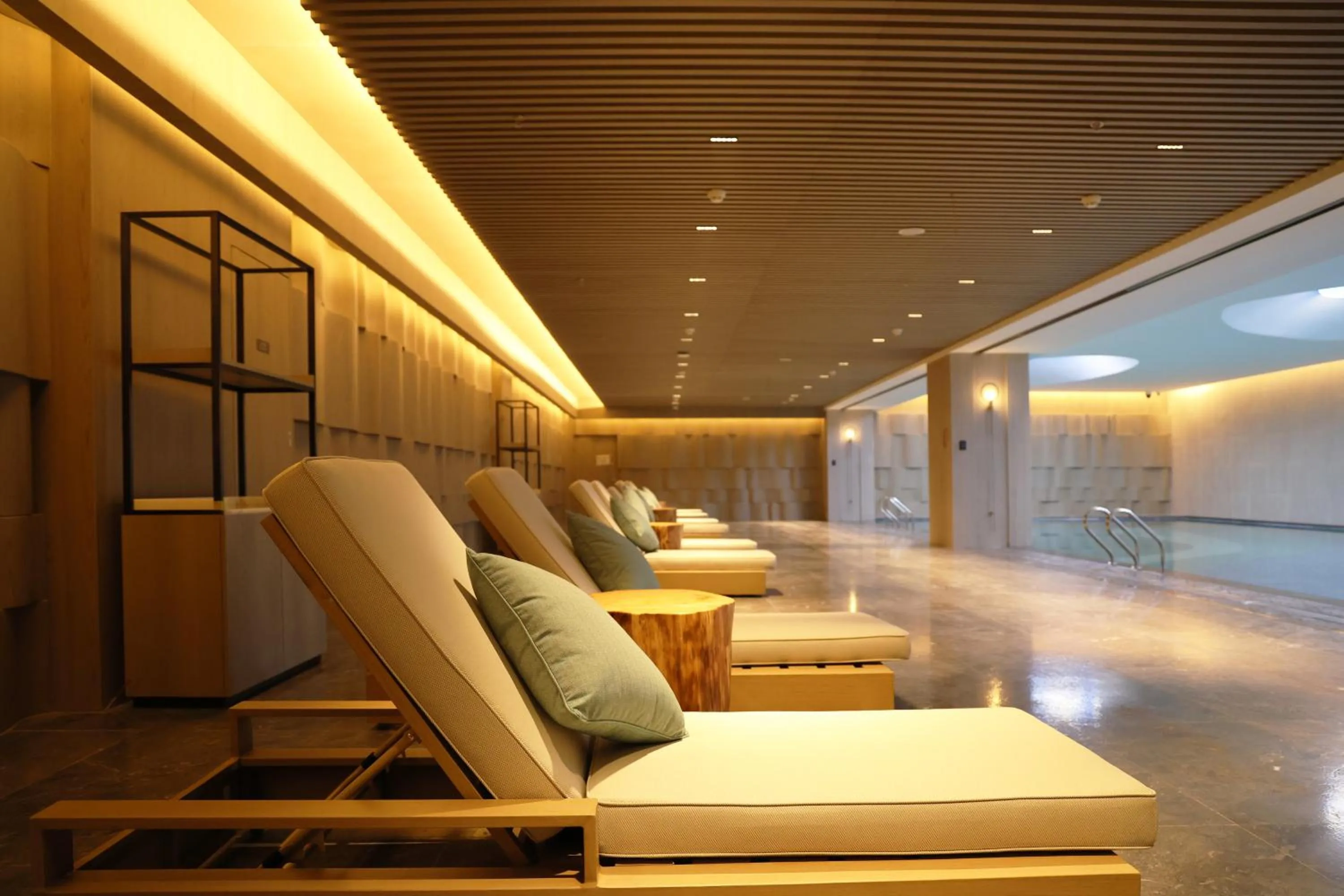 Seating area in Crowne Plaza Xi'an Weiyang by IHG