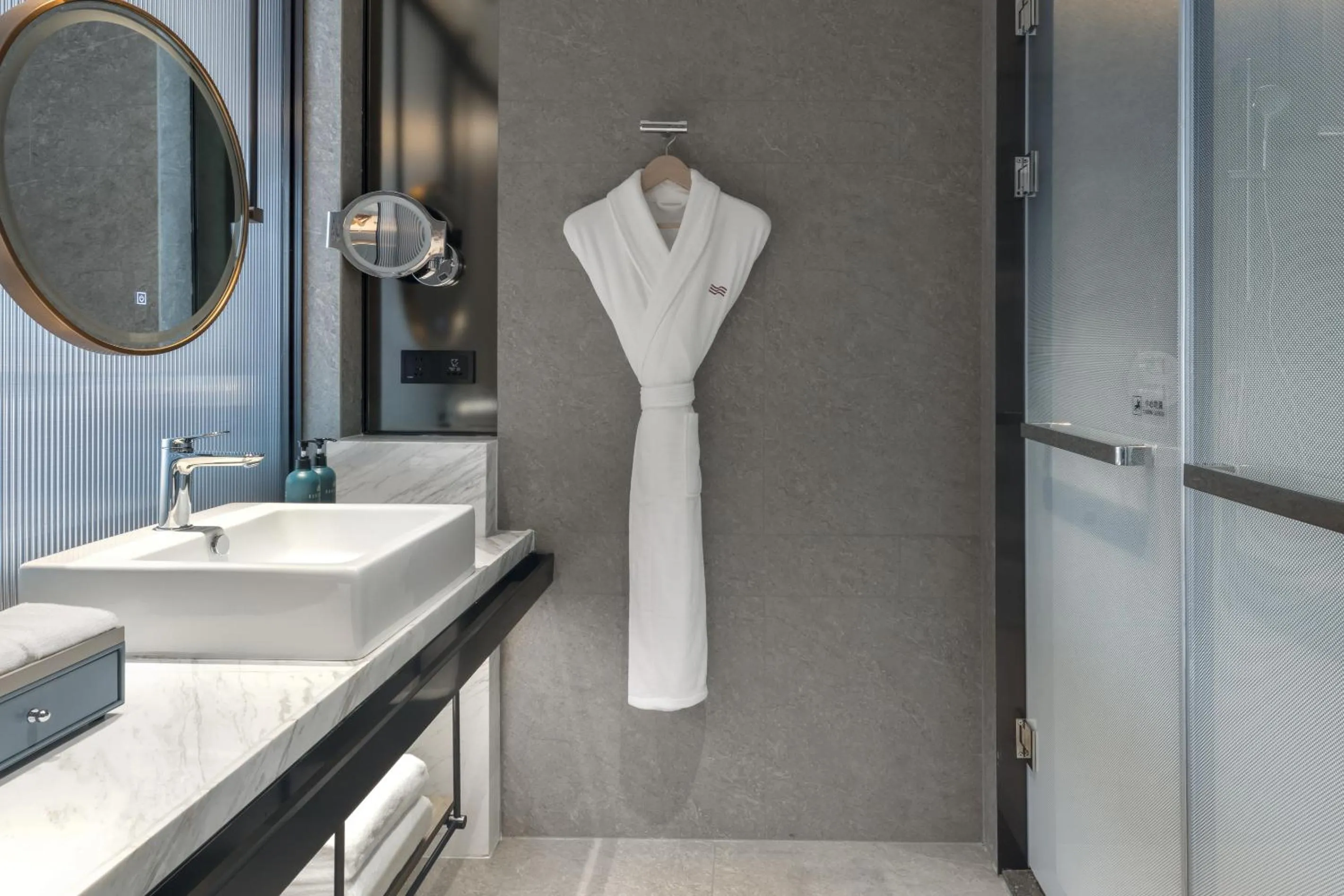 Bathroom in Crowne Plaza Xi'an Weiyang by IHG