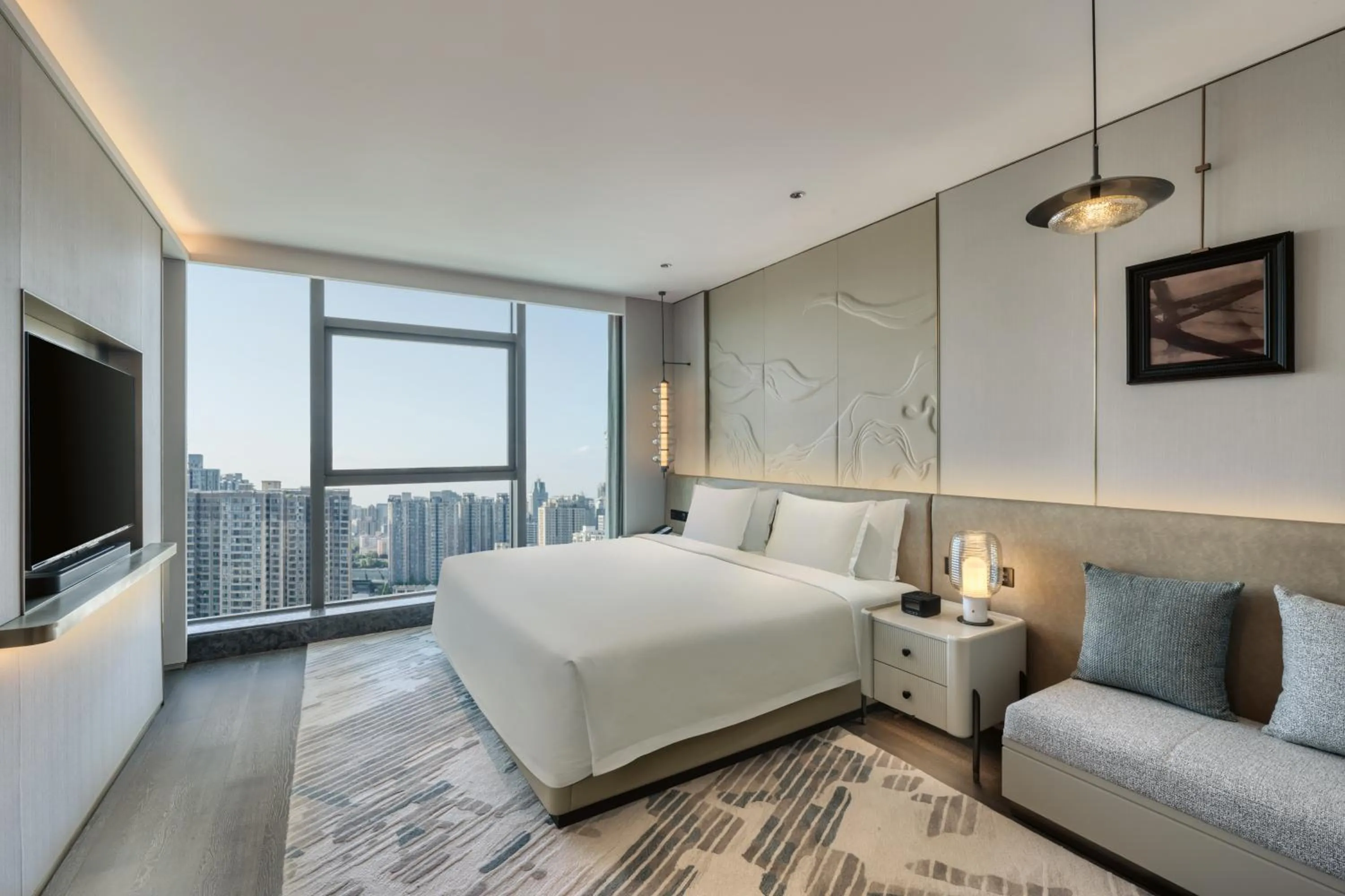 Bed in Crowne Plaza Xi'an Weiyang by IHG