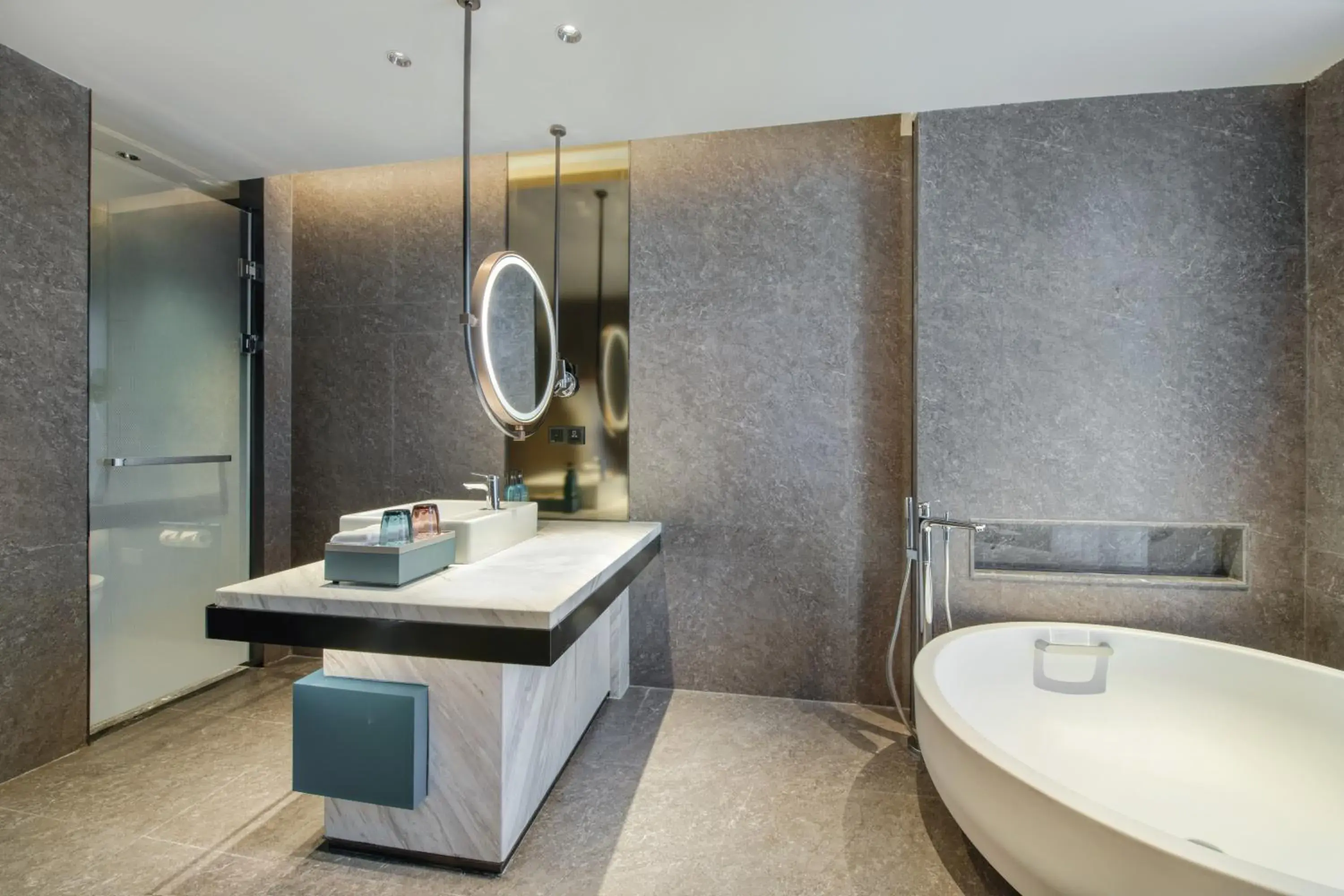 Bathroom in Crowne Plaza Xi'an Weiyang by IHG Bathroom in Crowne Plaza Xi'an Weiyang by IHG