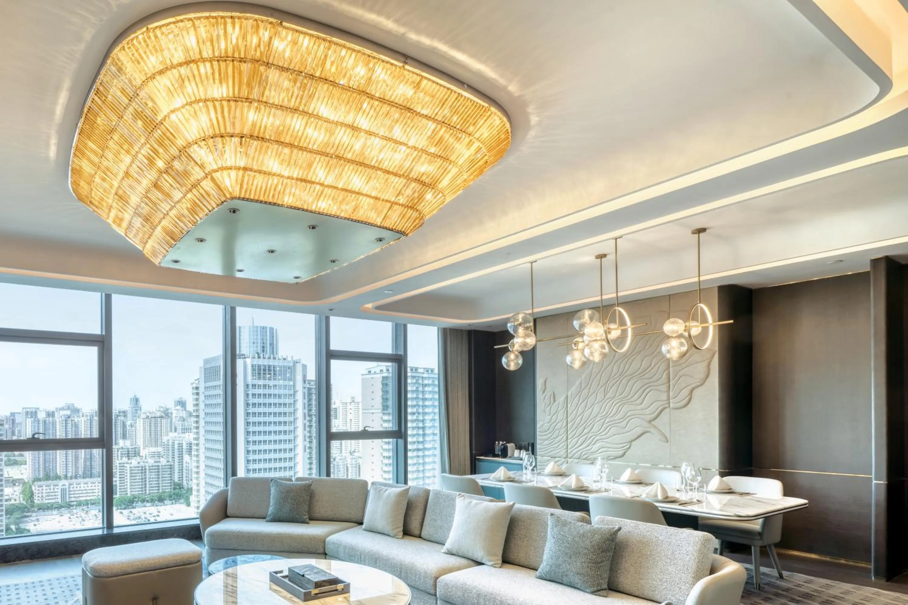 Living room in Crowne Plaza Xi'an Weiyang by IHG