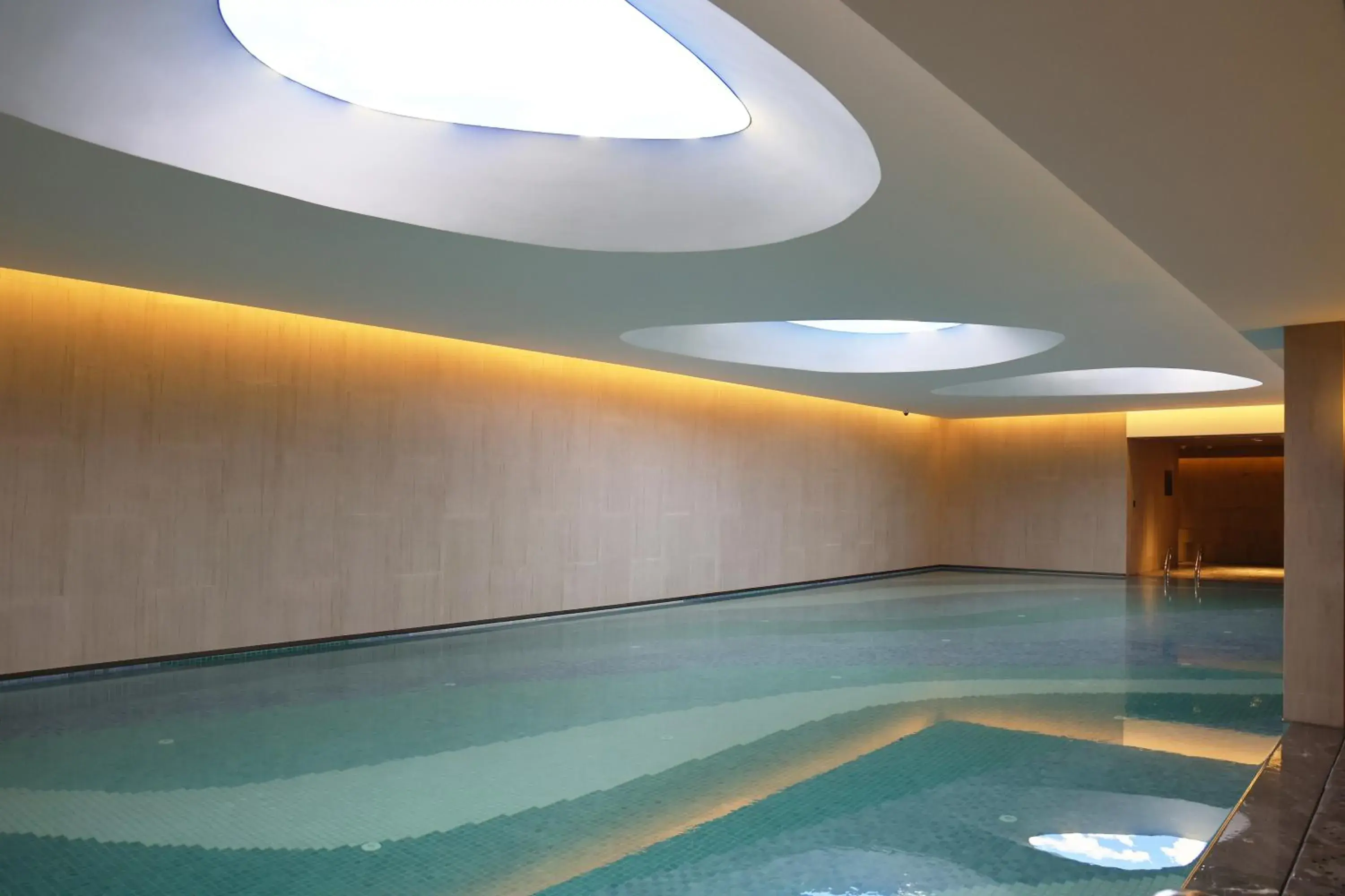 Swimming pool in Crowne Plaza Xi'an Weiyang by IHG Swimming pool in Crowne Plaza Xi'an Weiyang by IHG