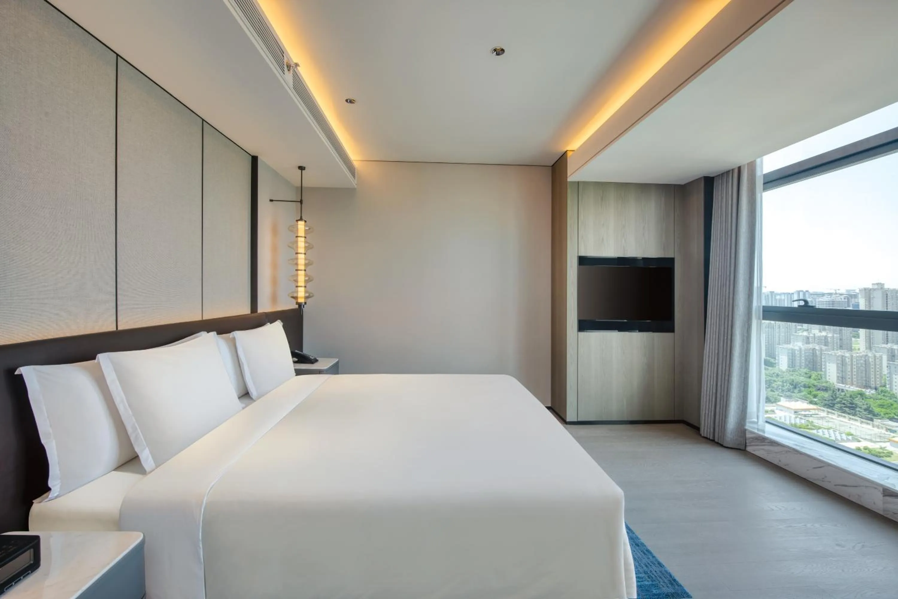 Bed in Crowne Plaza Xi'an Weiyang by IHG