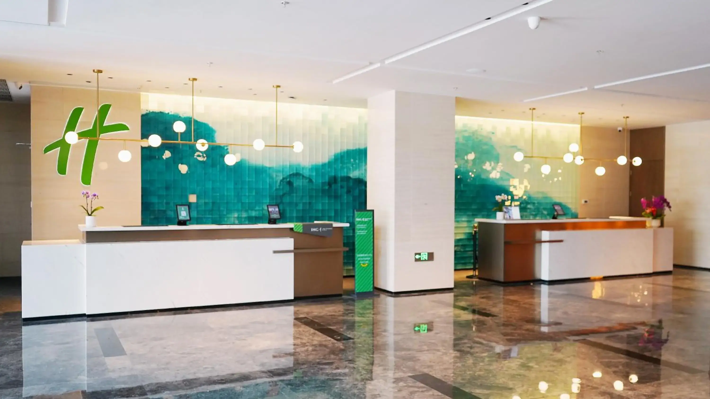 Lobby or reception in Holiday Inn Shijiazhuang High-tech Zone by IHG Lobby or reception in Holiday Inn Shijiazhuang High-tech Zone by IHG