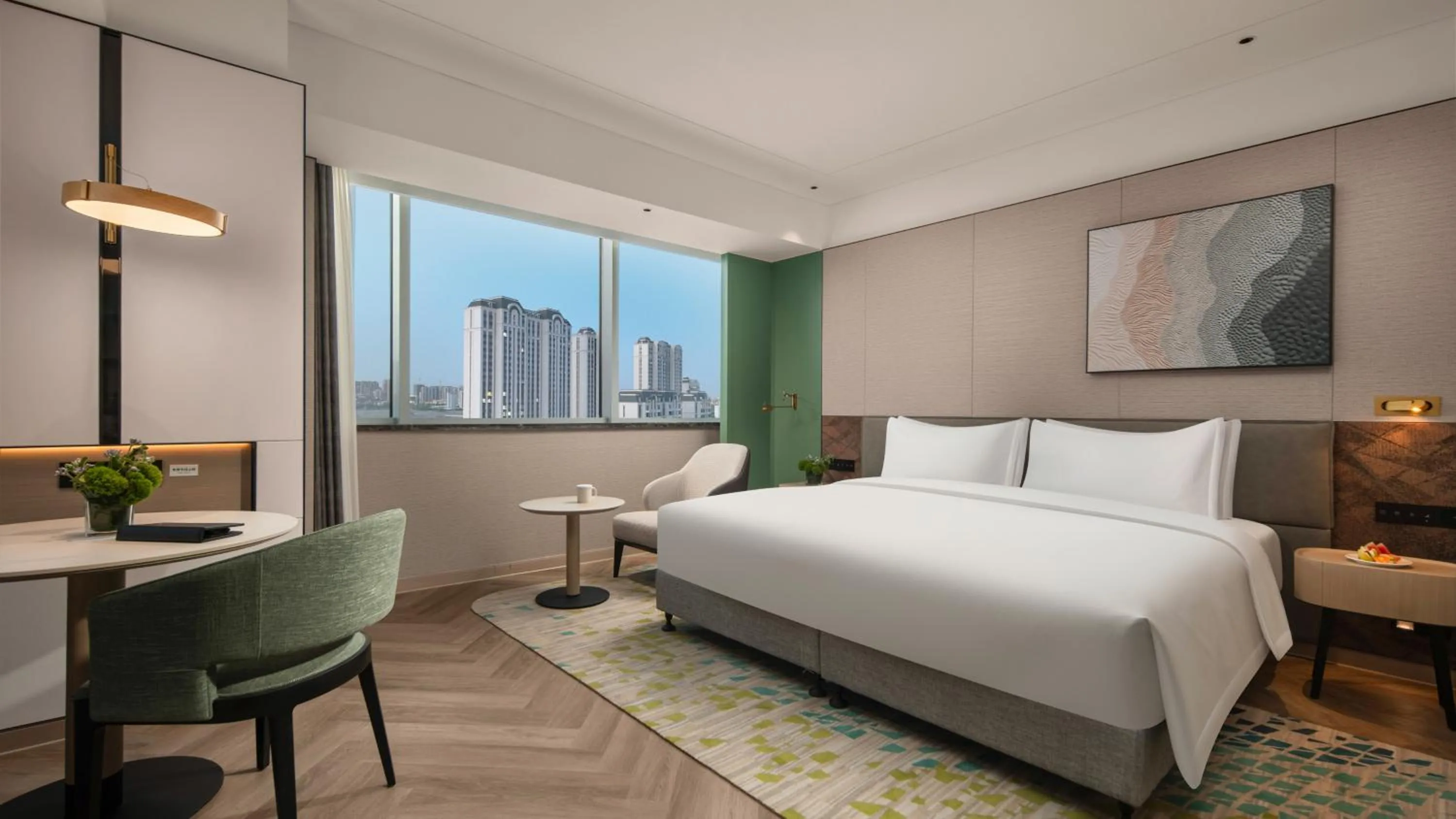 Photo of the whole room, Bed in Holiday Inn Shijiazhuang High-tech Zone by IHG