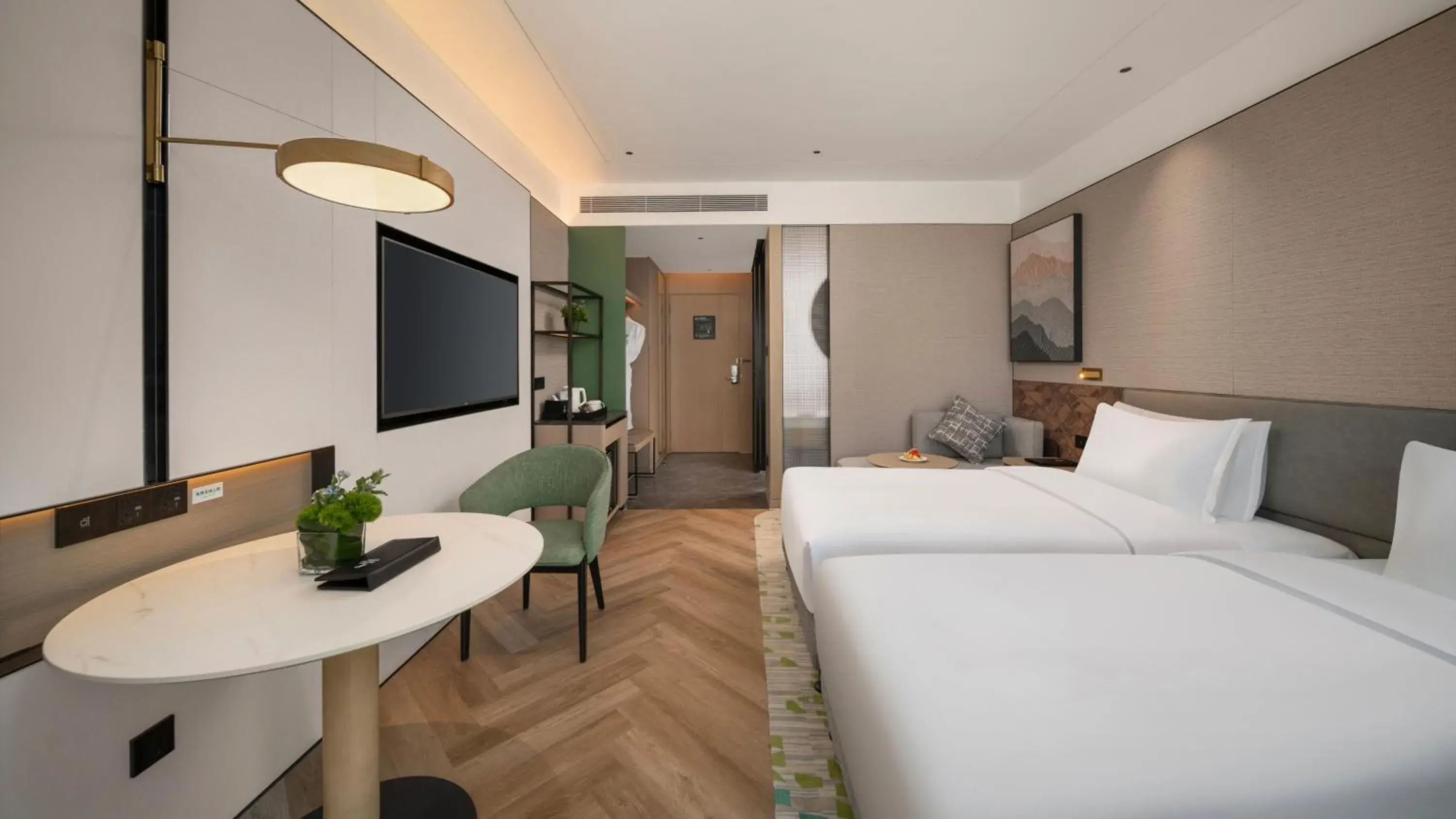 Photo of the whole room, Bed in Holiday Inn Shijiazhuang High-tech Zone by IHG Photo of the whole room, Bed in Holiday Inn Shijiazhuang High-tech Zone by IHG