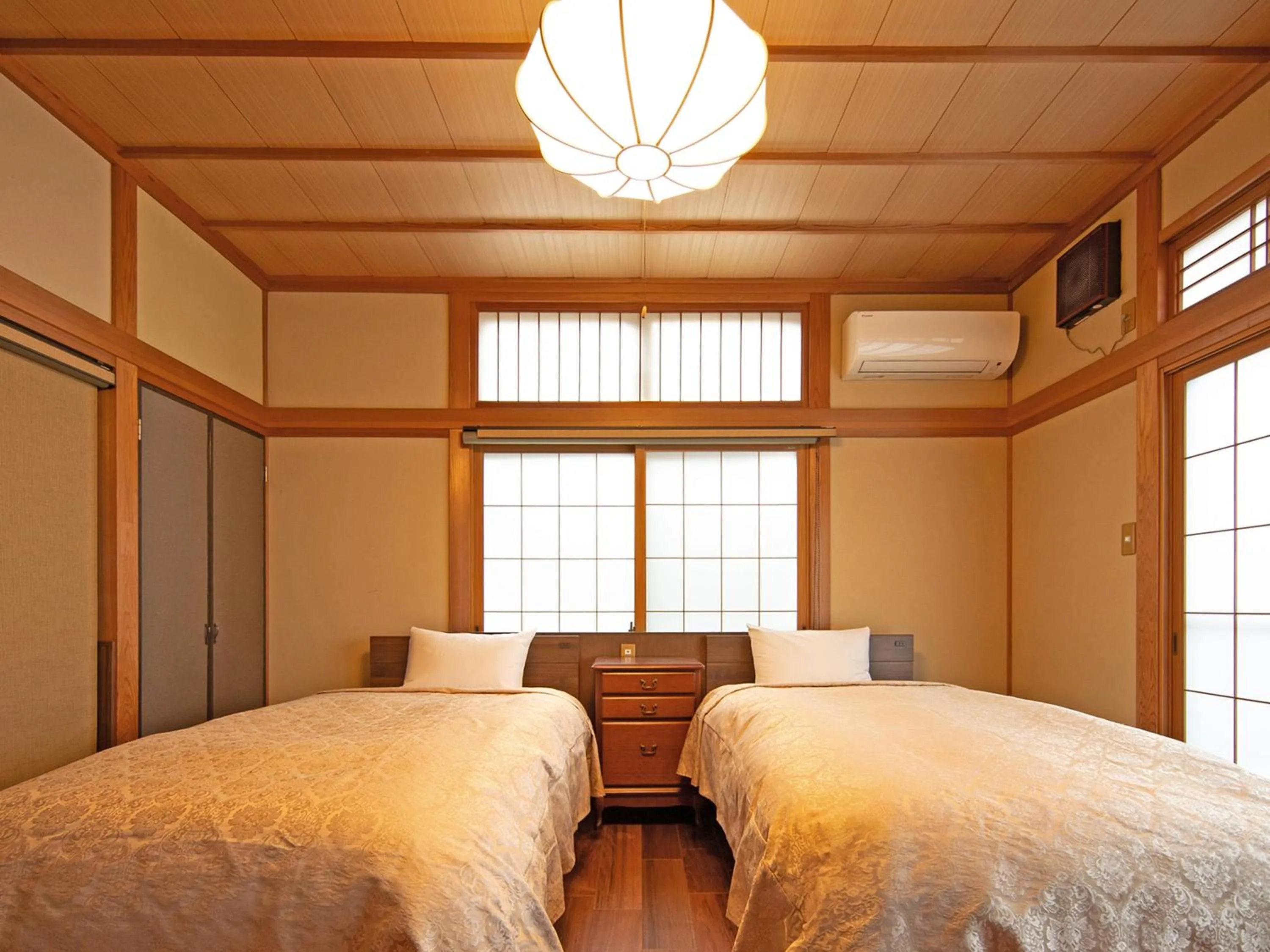 Bedroom, Bed in Yufuin Onsen Ryokan Hananomai