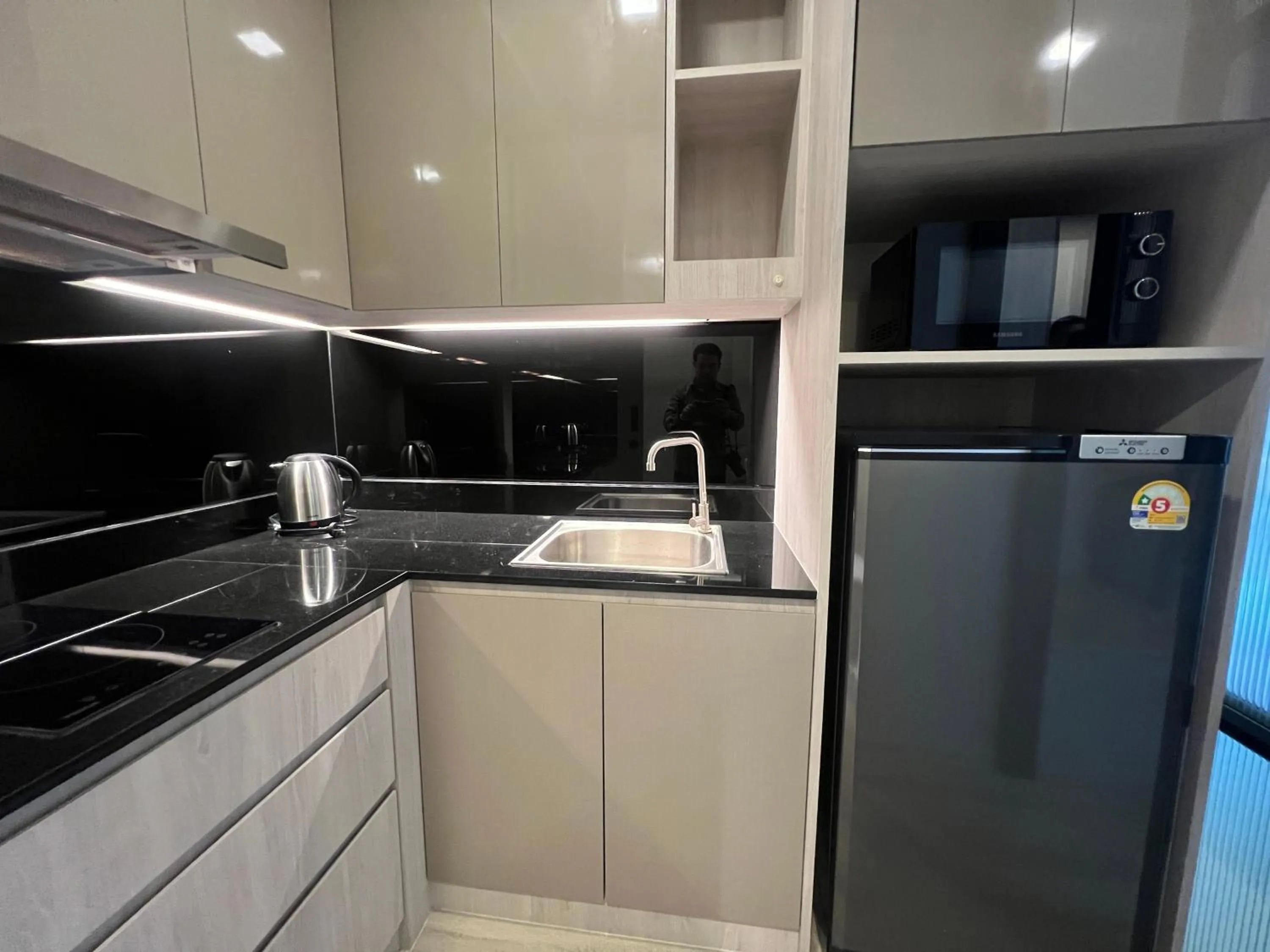 Kitchen or kitchenette in ARNI Skye Hotel