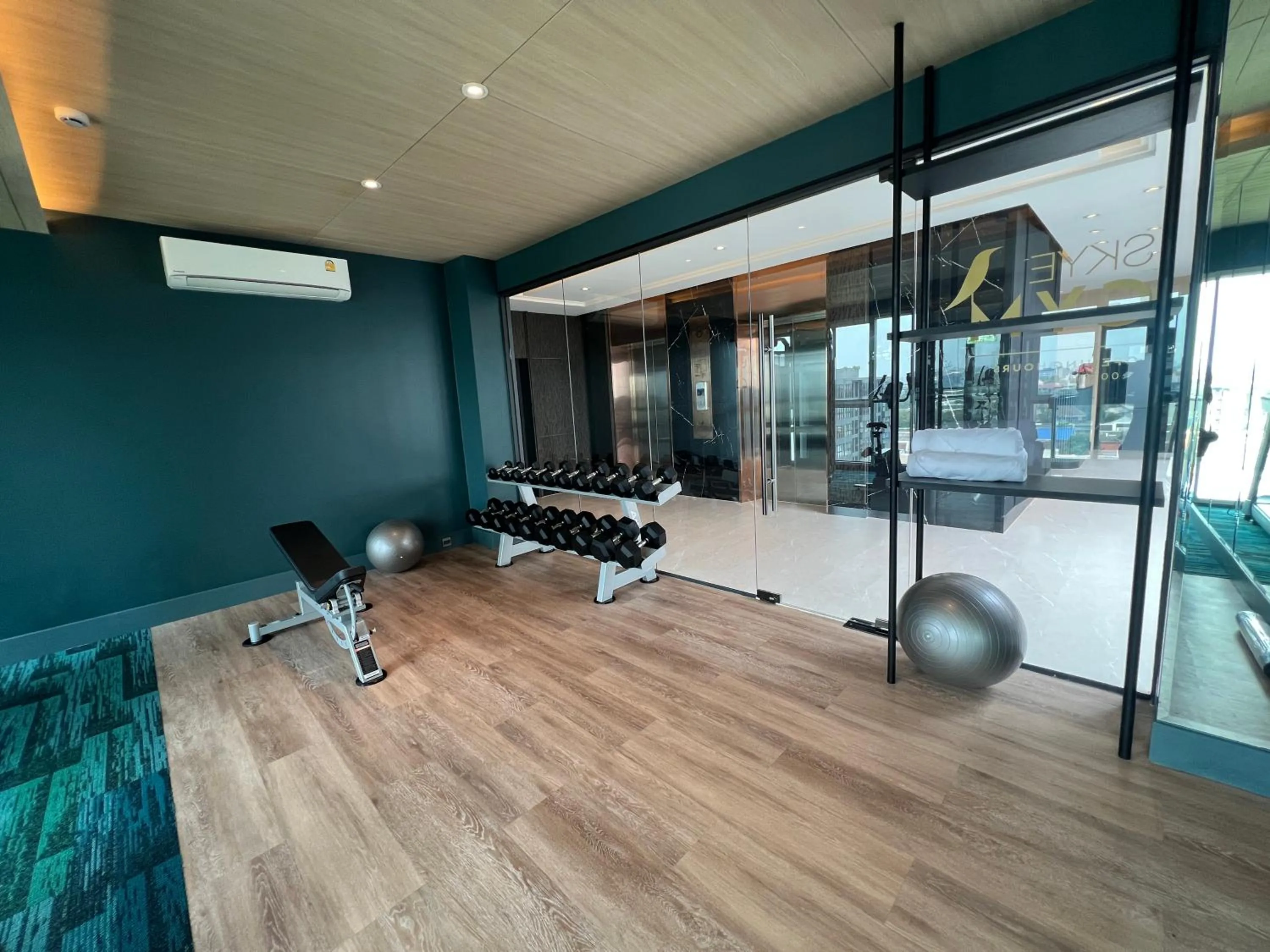 Fitness centre/facilities in ARNI Skye Hotel
