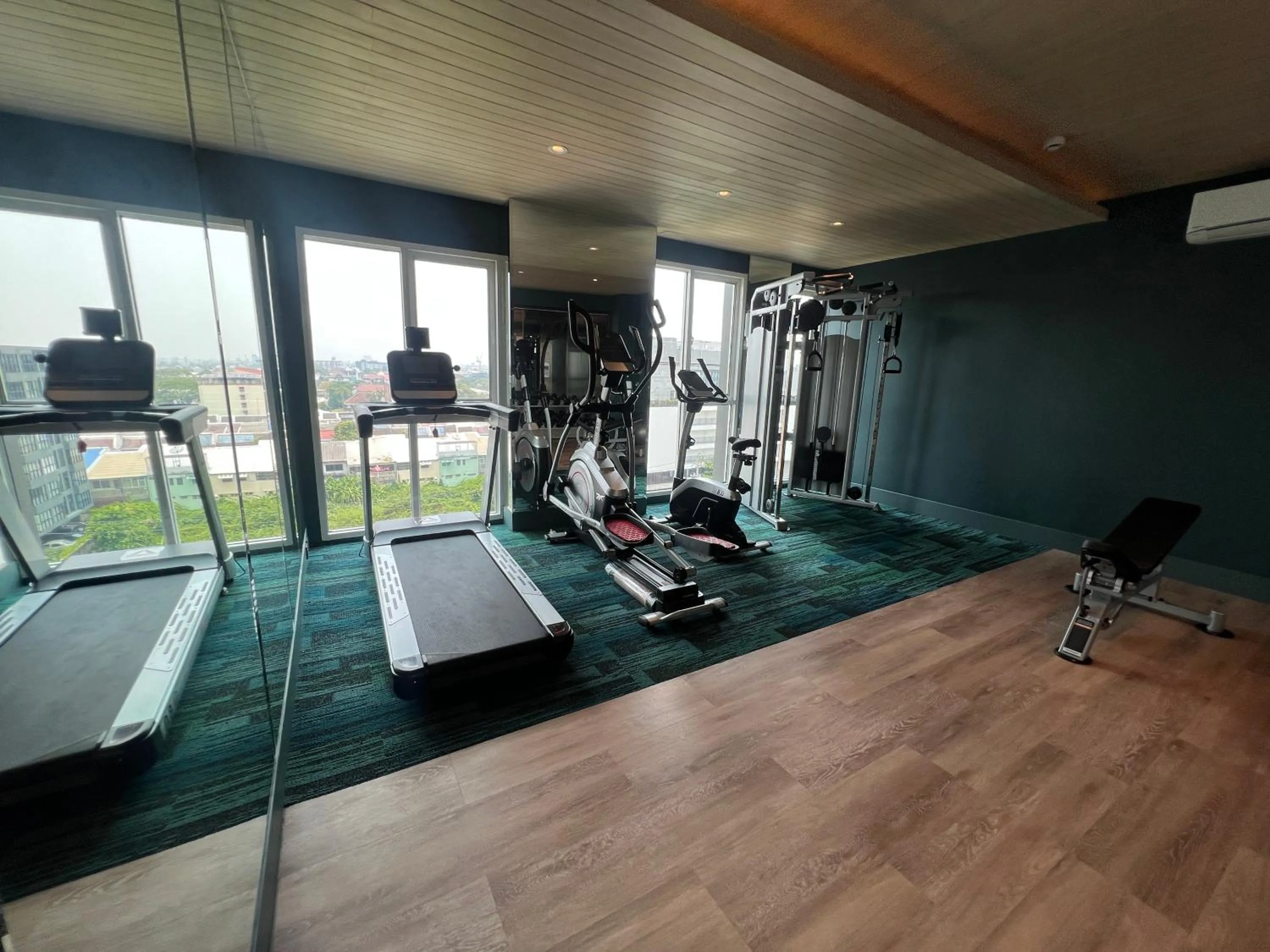 Fitness centre/facilities in ARNI Skye Hotel