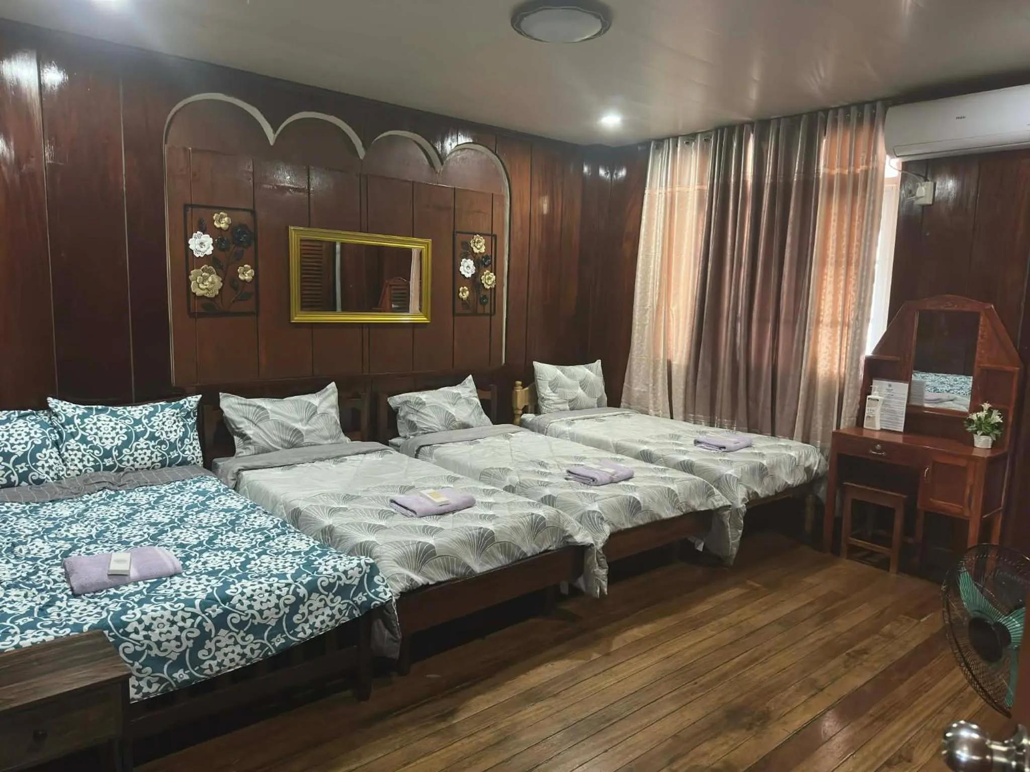 Bed in Topaz Bed & Breakfast Hotel