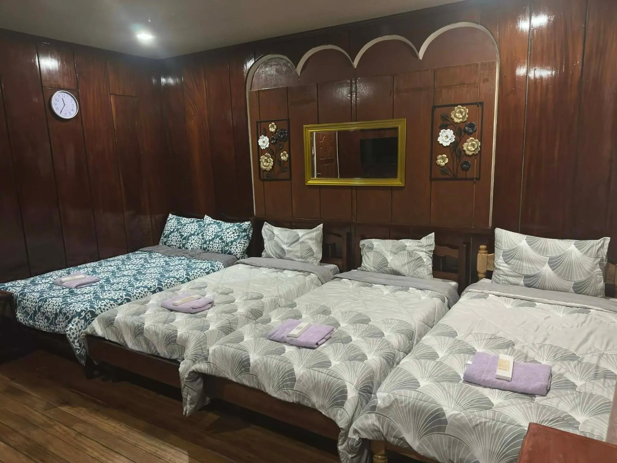 Bed in Topaz Bed & Breakfast Hotel