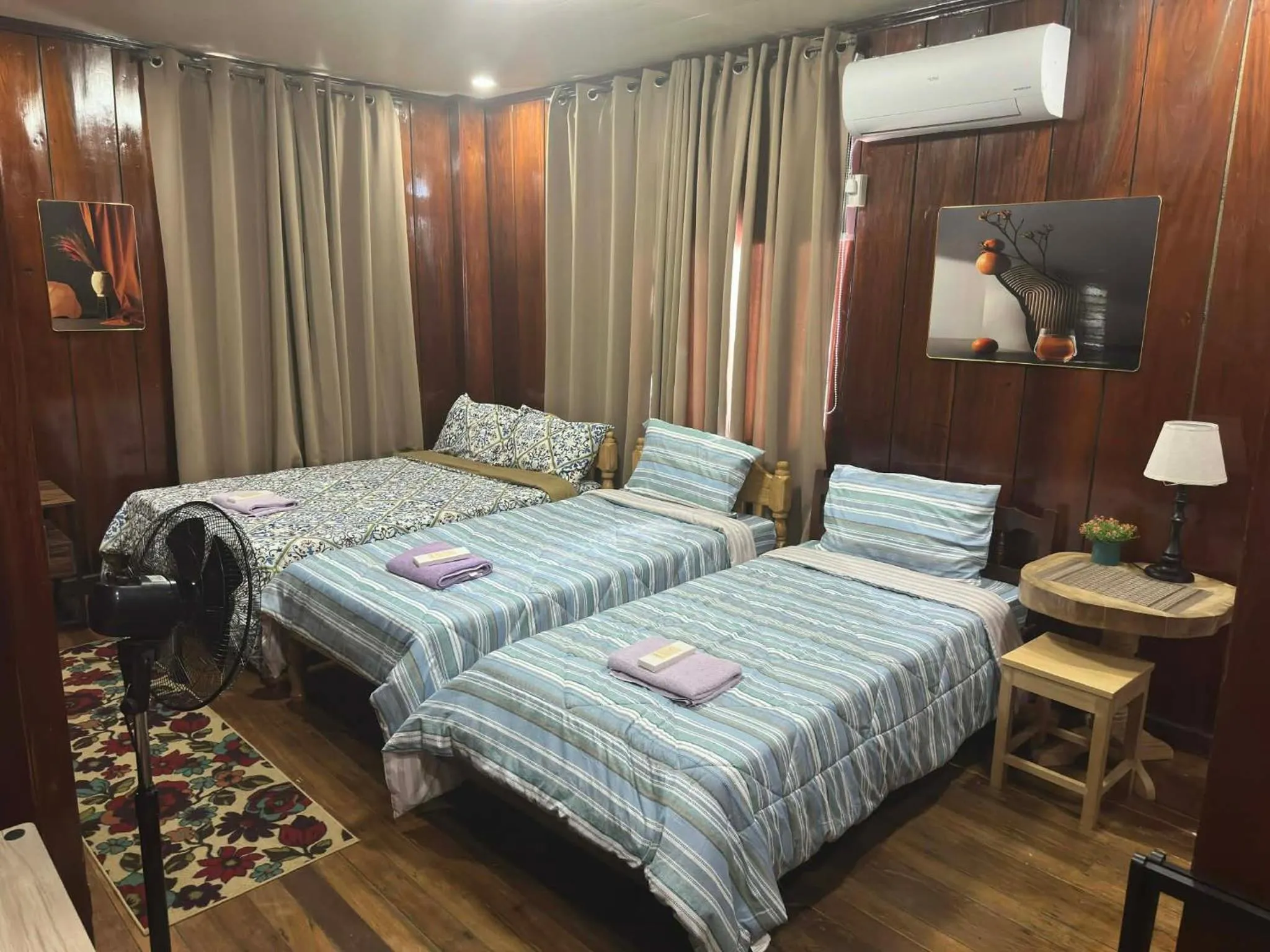 Bed in Topaz Bed & Breakfast Hotel