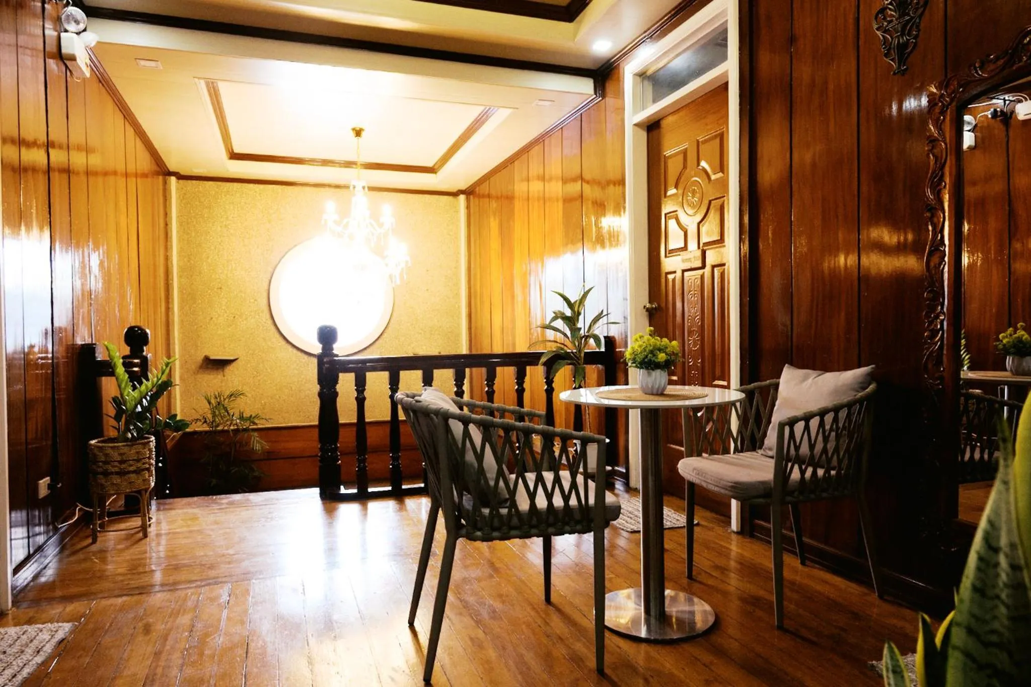 Topaz Bed & Breakfast Hotel