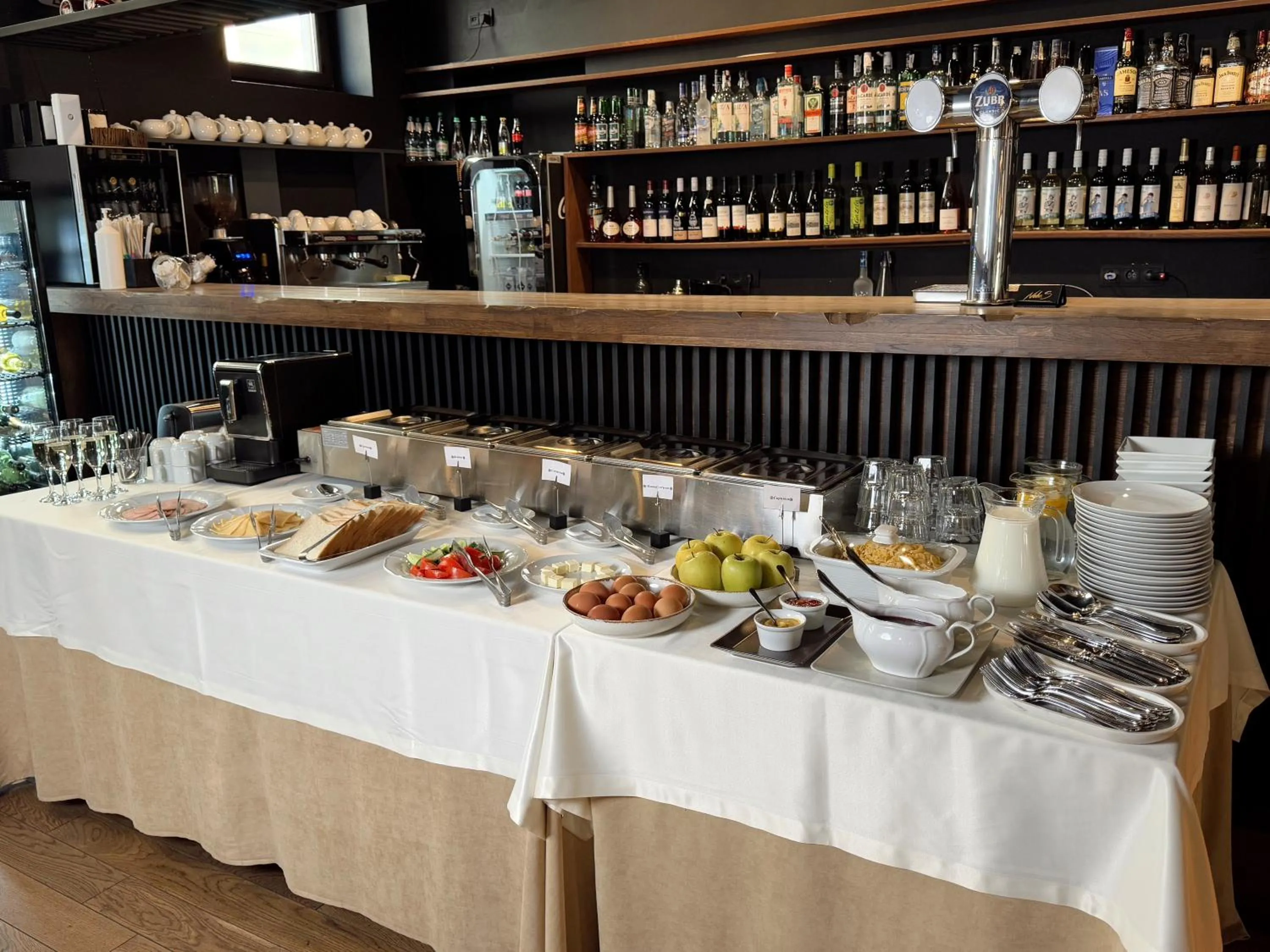 Restaurant/places to eat in NeboS Hotel & Restaurant