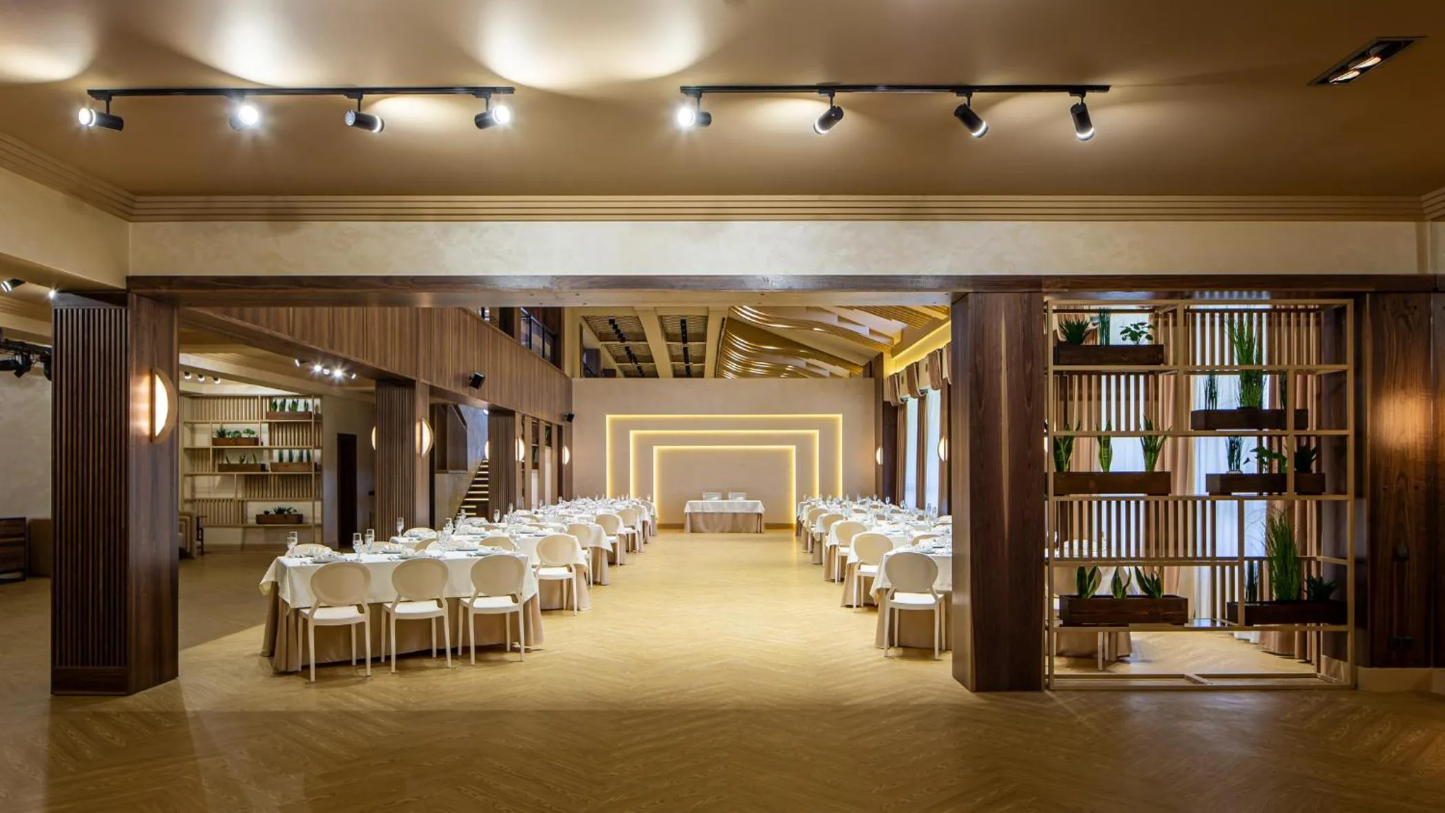Restaurant/places to eat in NeboS Hotel & Restaurant