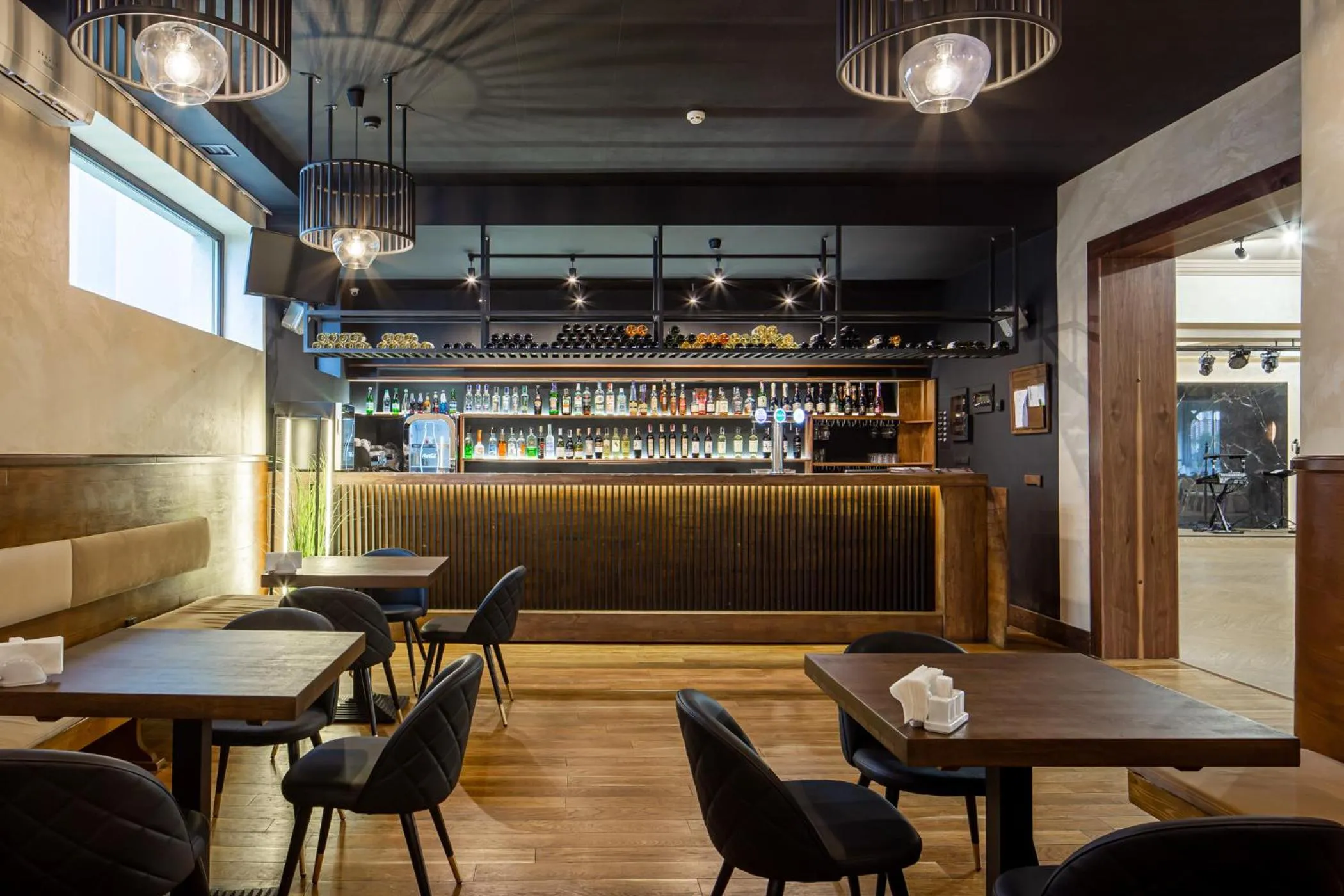 Restaurant/places to eat in NeboS Hotel & Restaurant