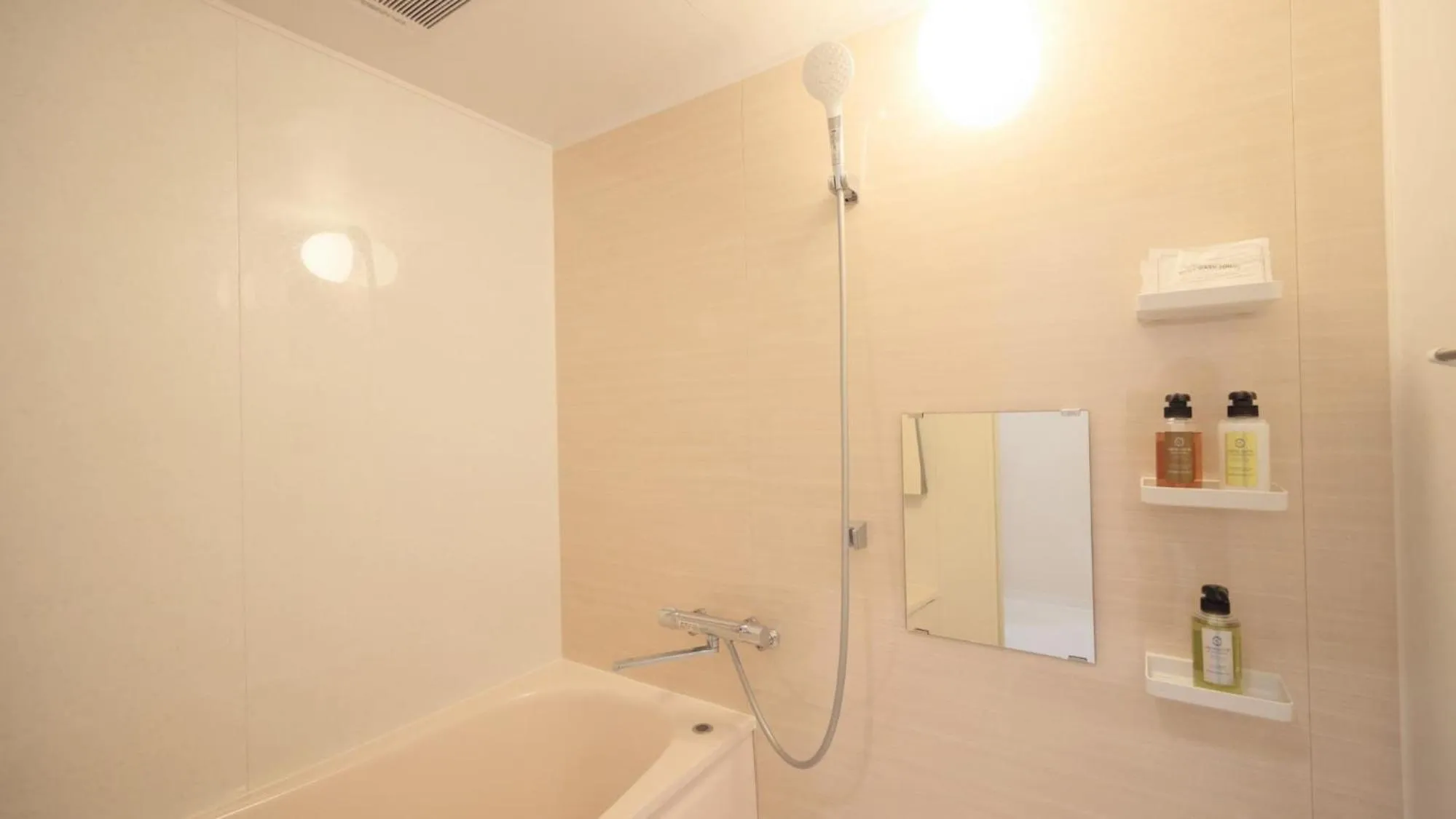 Shower in Crice Hotel Ishigakijima