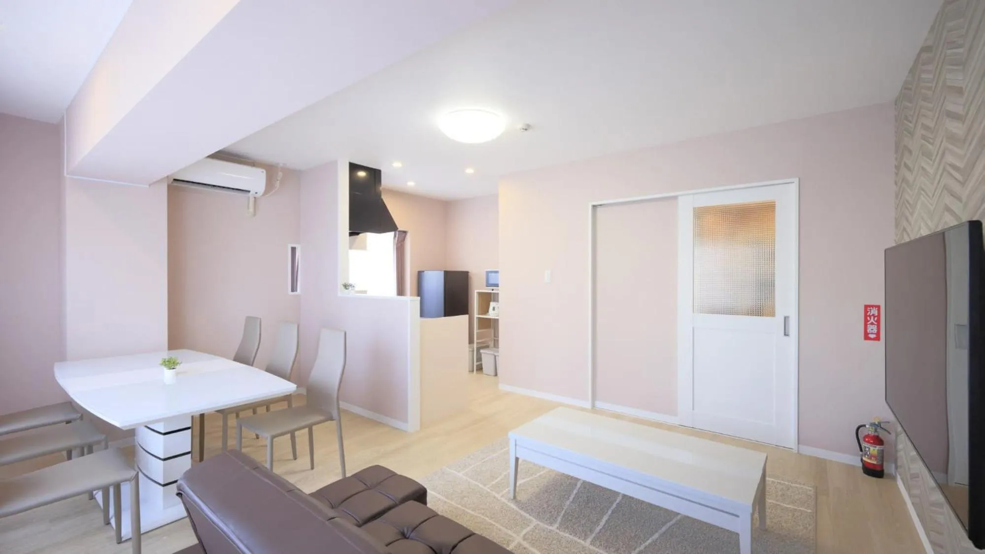 TV and multimedia, Bed in Crice Hotel Ishigakijima