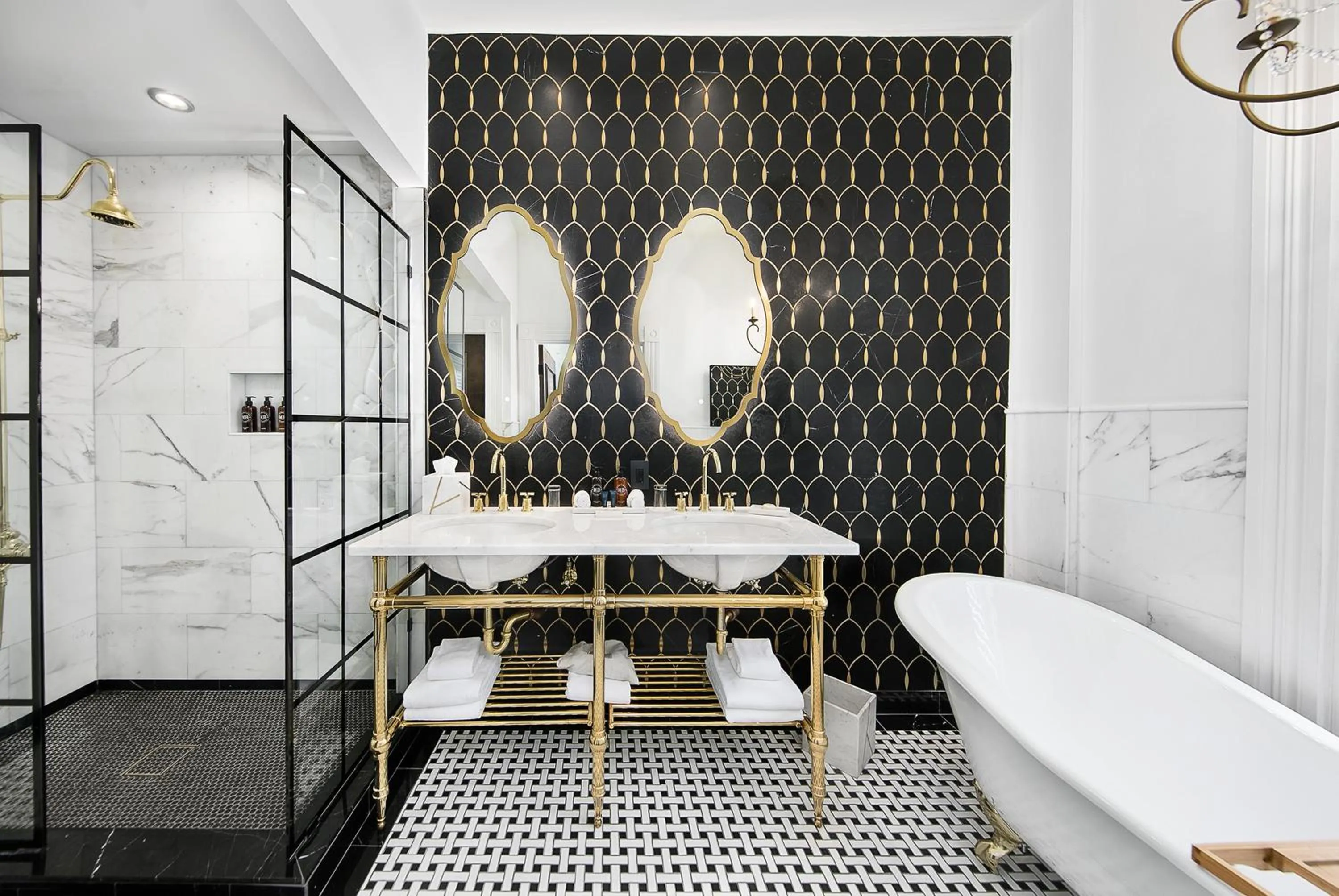 Shower in Fairmount Hotel