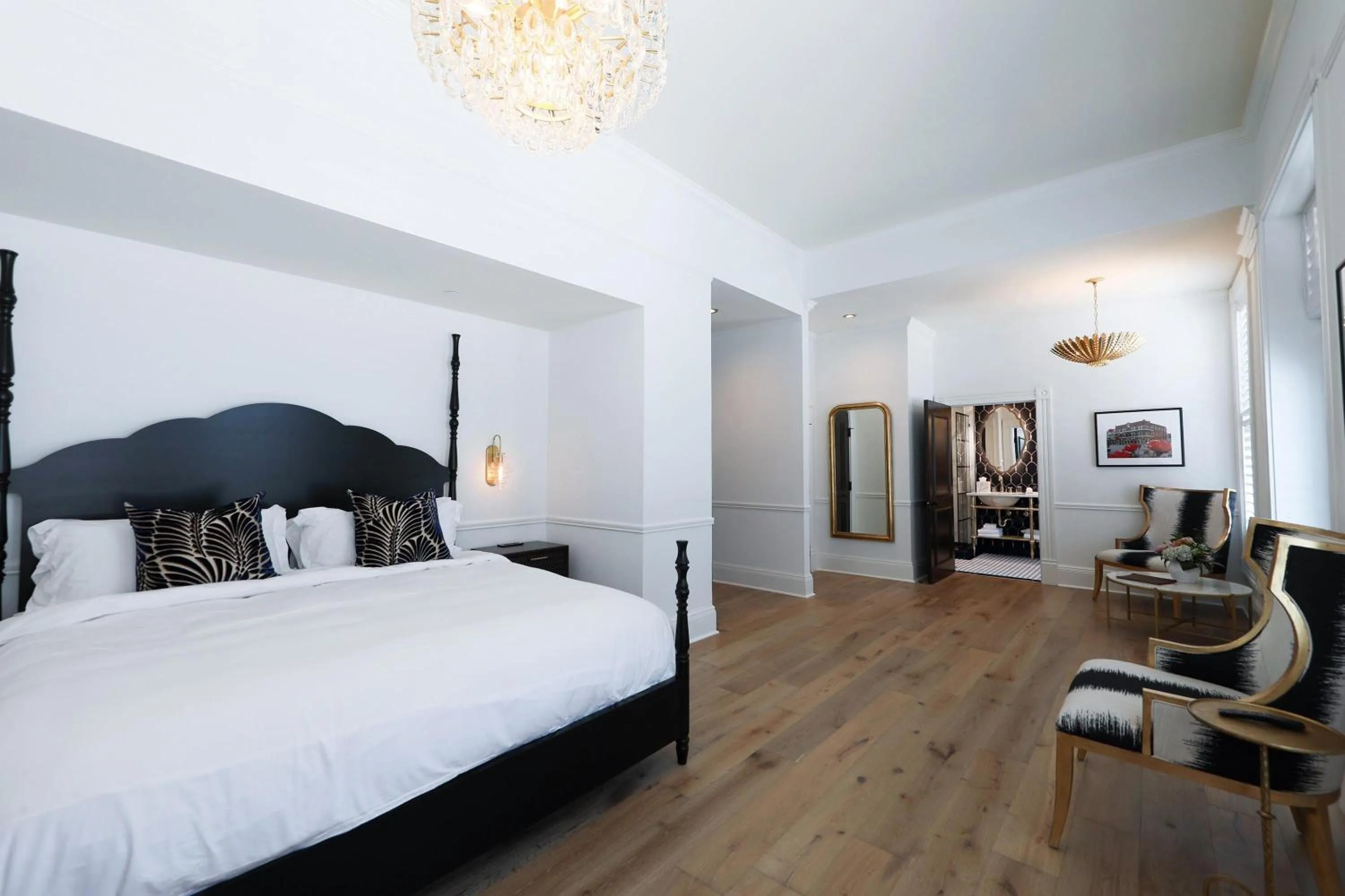 Photo of the whole room, Bed in Fairmount Hotel