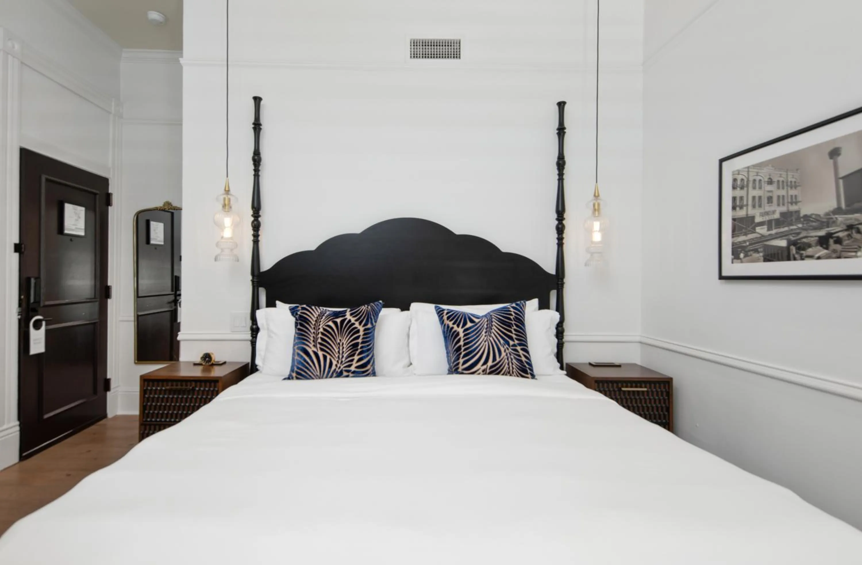 Bed in Fairmount Hotel