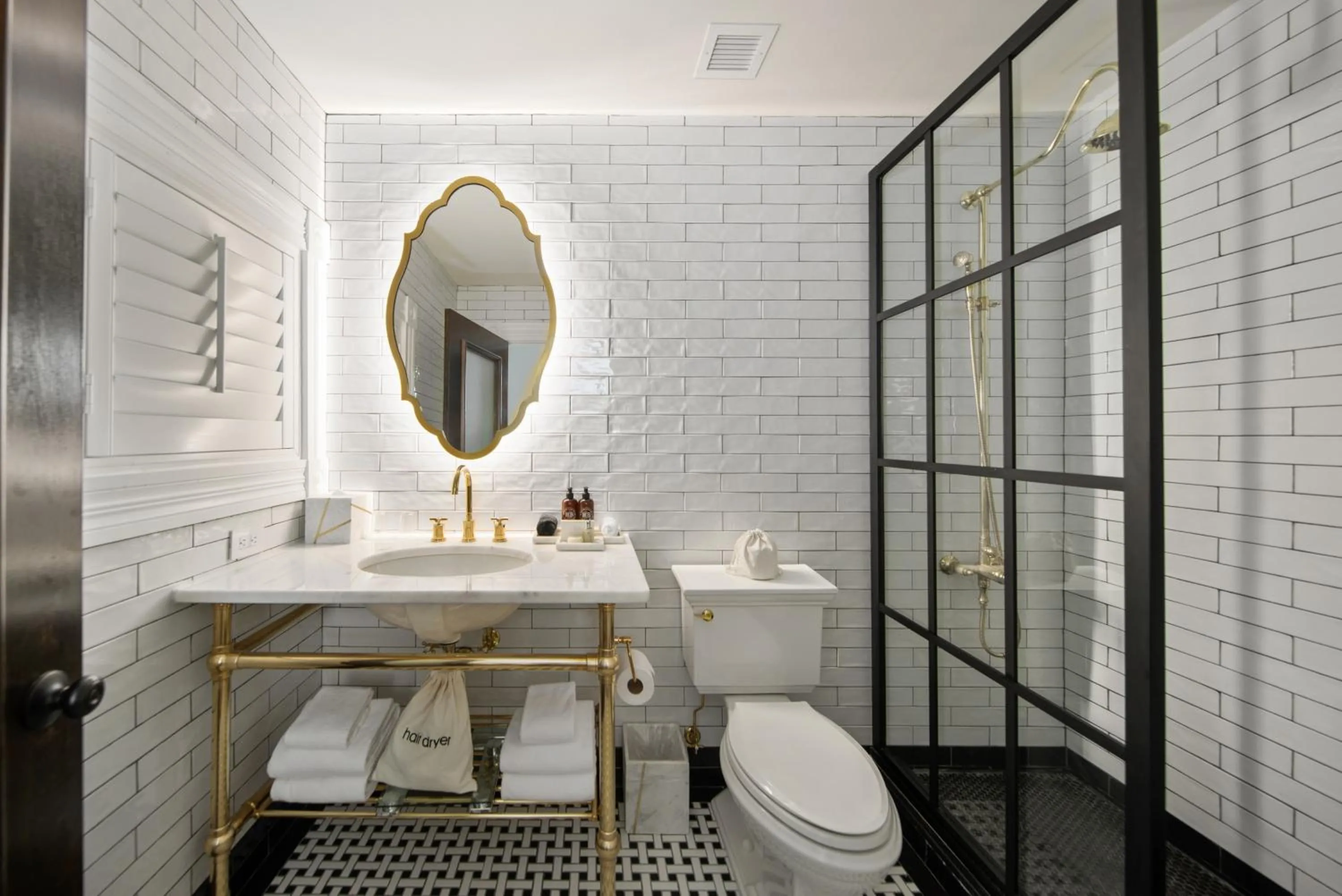 Shower in Fairmount Hotel