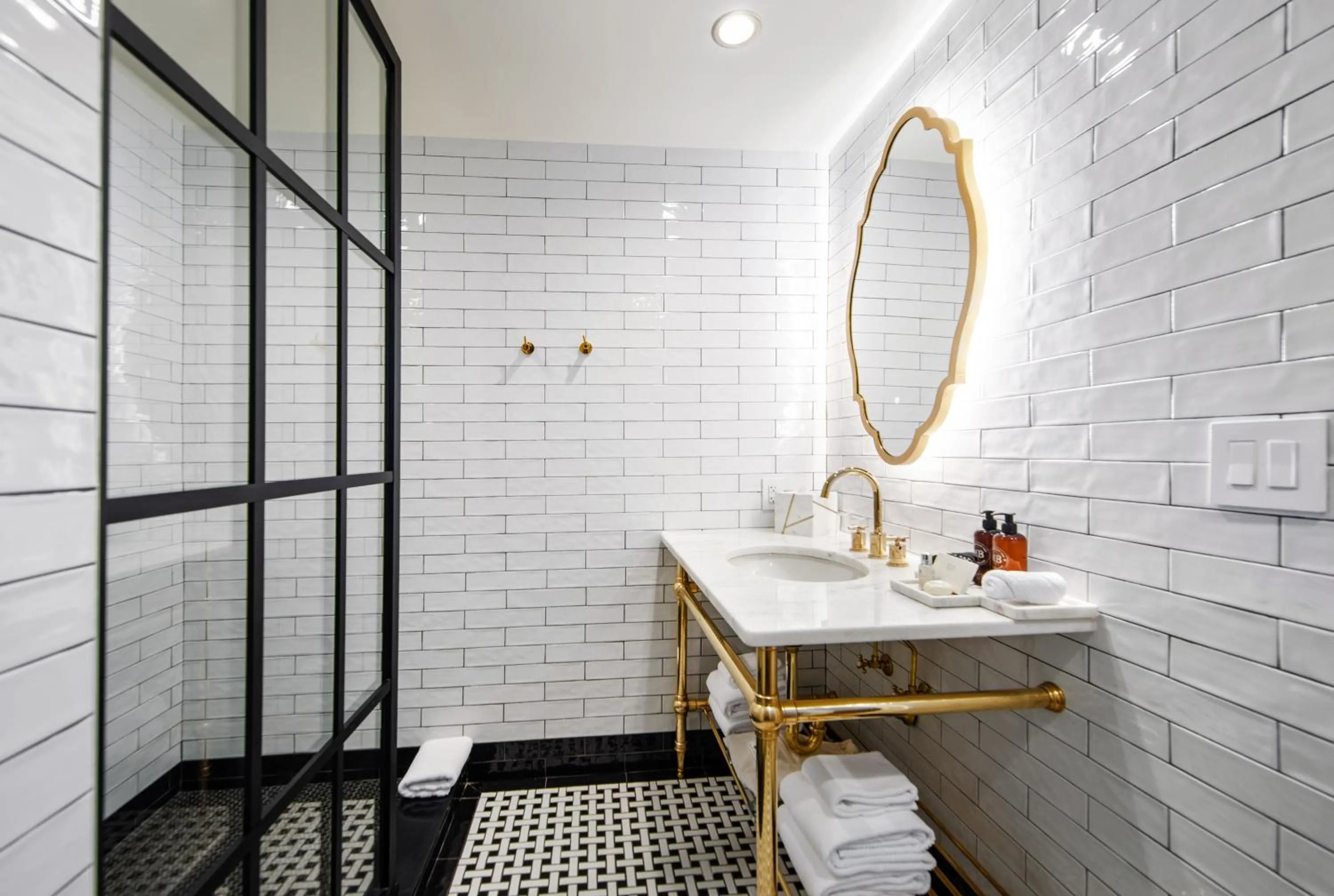 Shower in Fairmount Hotel