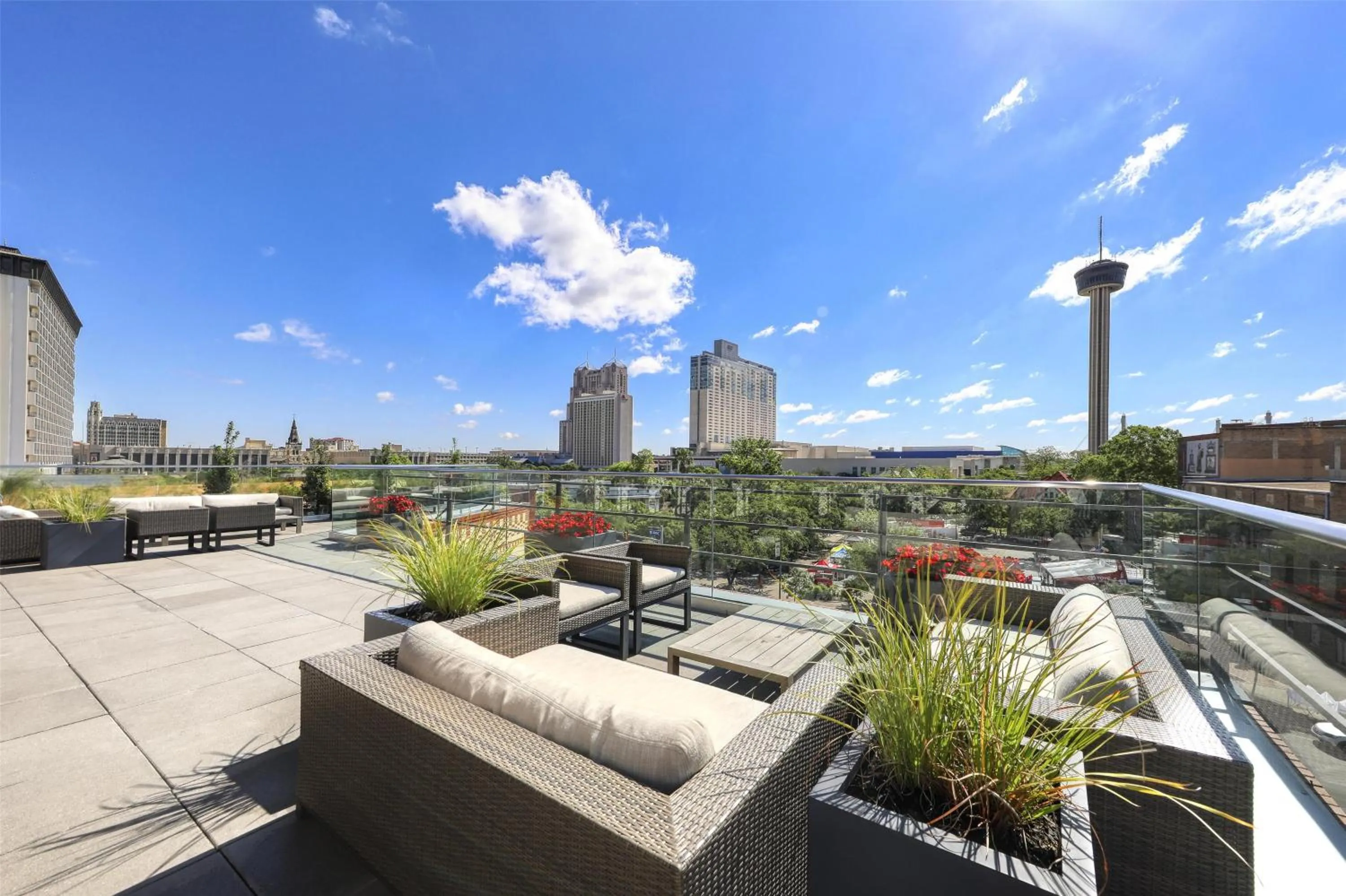 Restaurant/places to eat in Fairmount Hotel